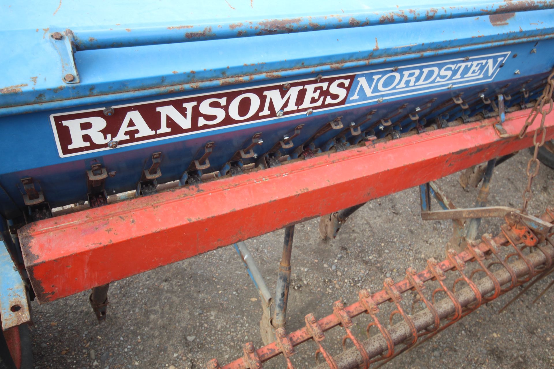 Nordsten 3m spring tine drill. Previously used for maize. Manual held. V - Image 9 of 56