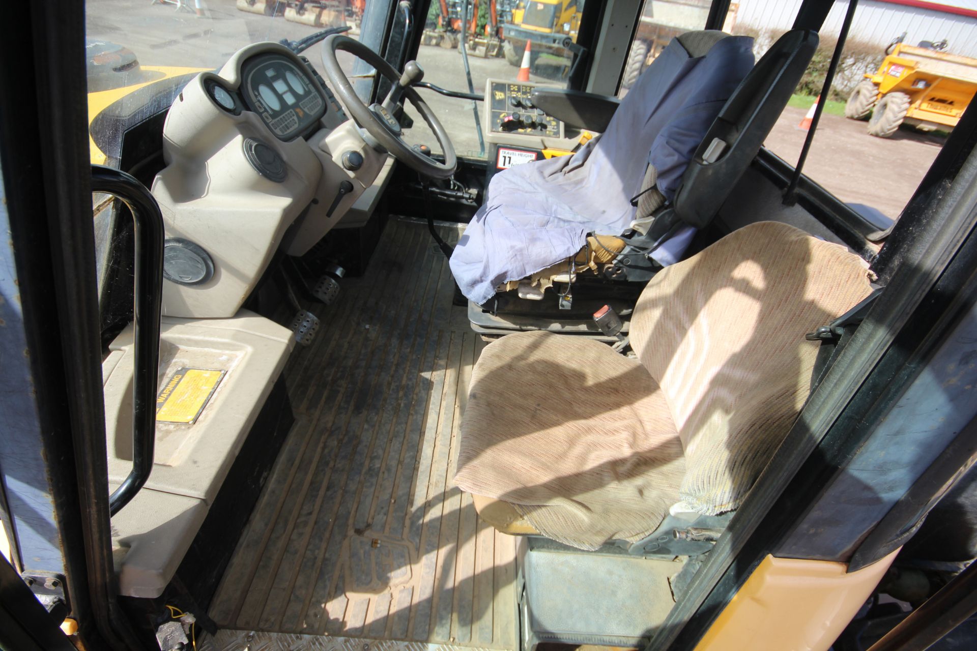 JCB Fastrac 3185 Autoshift 4WD tractor. Registration X642 AHT. Date of first registration 04/09/ - Image 54 of 71