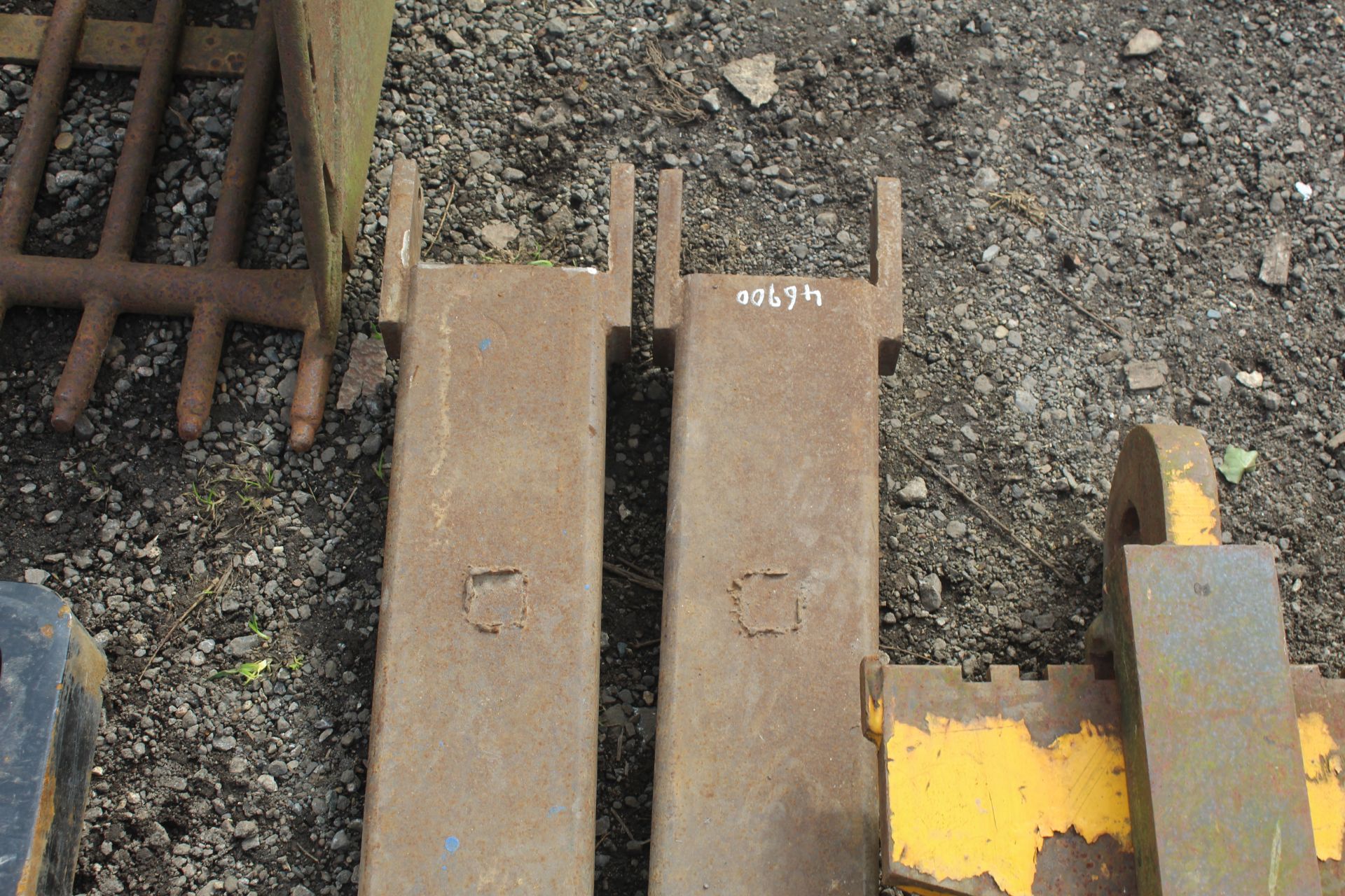 Forklift extension tines. - Image 4 of 5