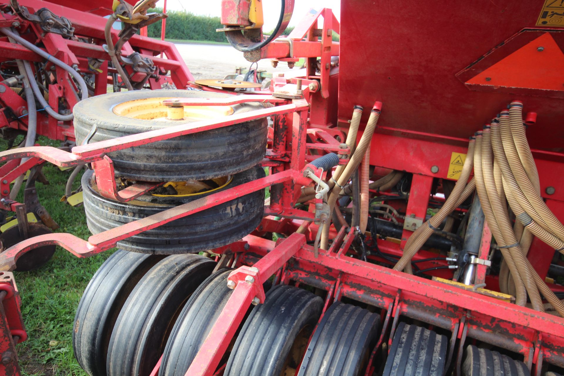 Vaderstad Rapid 400F 4m System Disc drill. With smooth tyre packer, front packer and spares. Control - Image 26 of 56