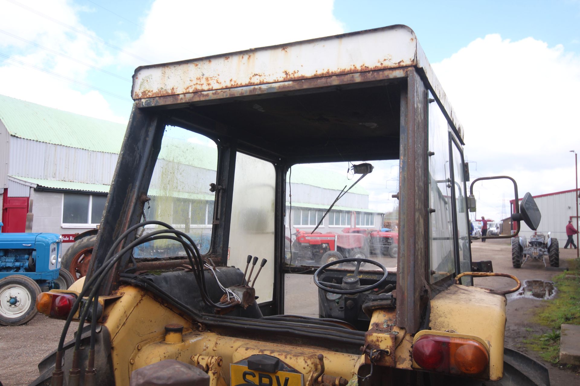 International 248 2WD tractor. Registration SPV 499W. Date of first registration 01/06/1981. Showing - Image 39 of 73