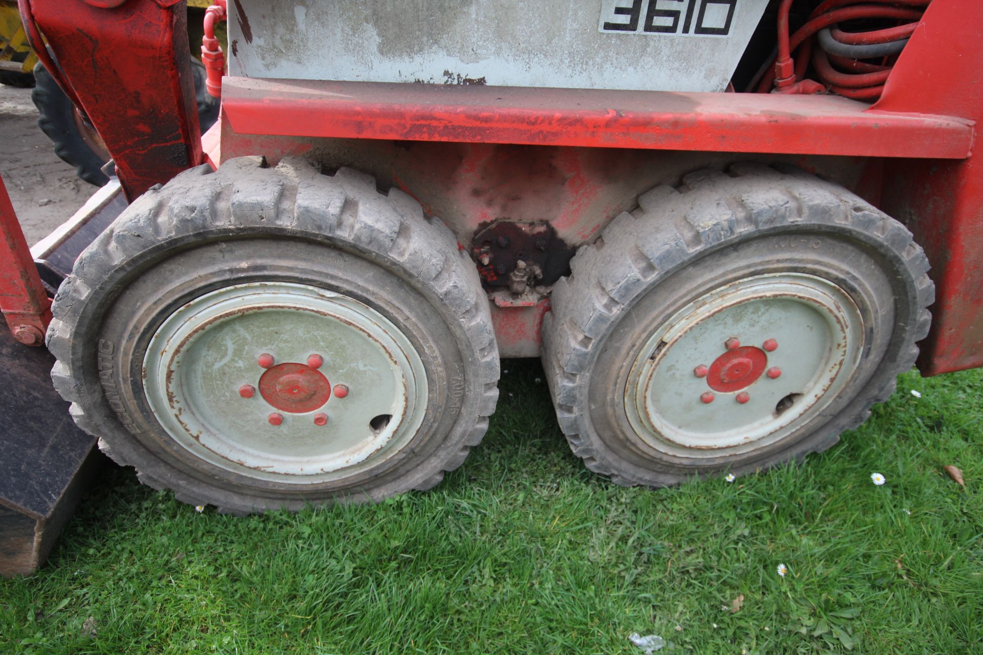 Gehl 3610 skid steer loader. With pallet tines and bucket. Key held. - Image 18 of 35