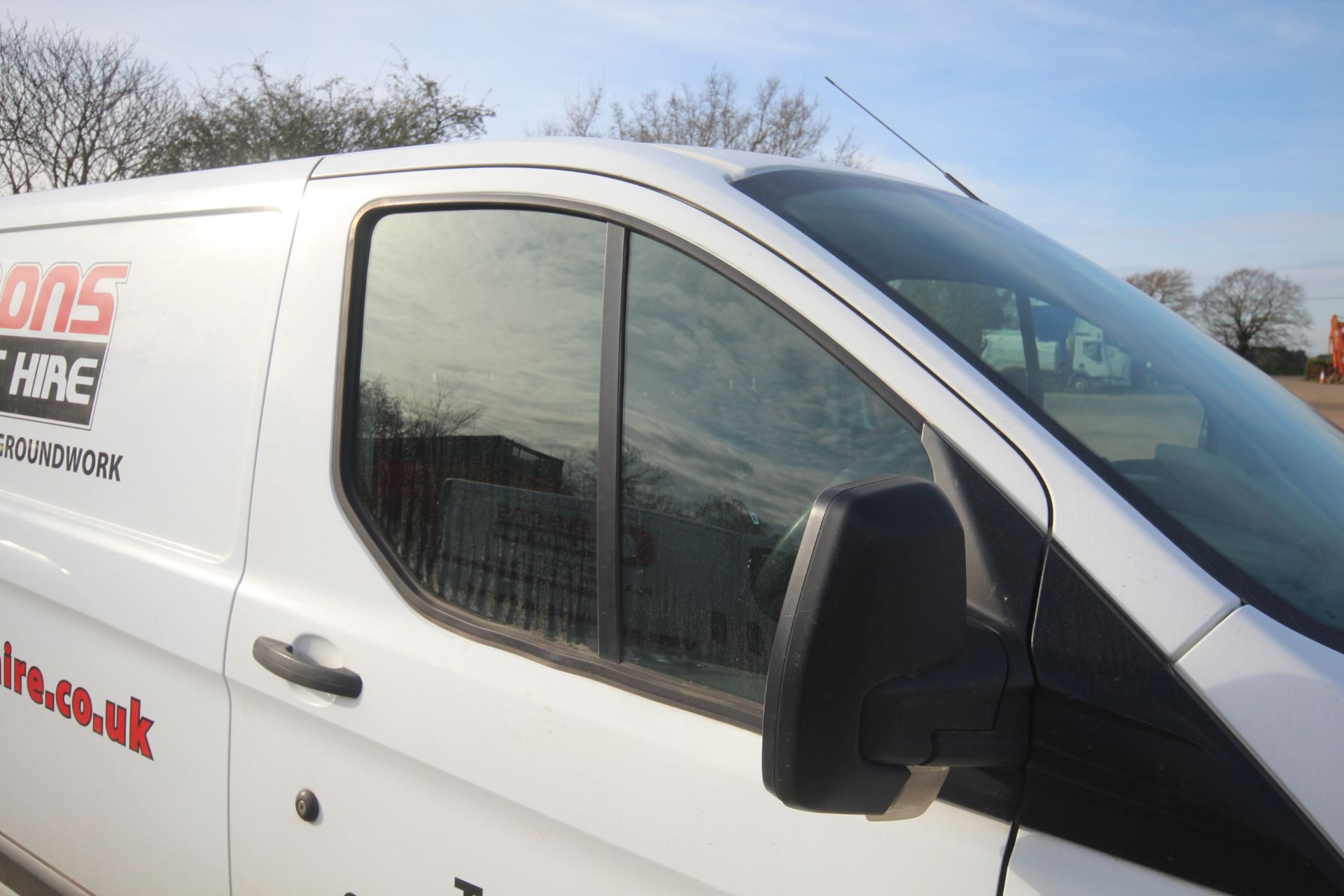 Ford Transit Custom 290 2L diesel manual van. Registration YE17 YYX. Date of first registration 31/ - Image 10 of 56