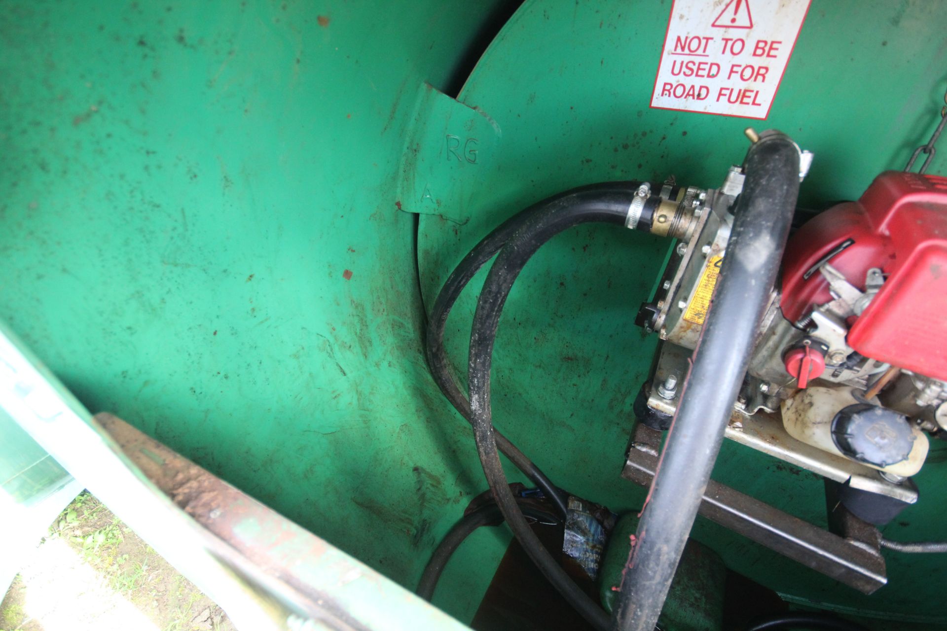 2,500L skid mounted diesel tank. With petrol driven pump. V - Image 7 of 10