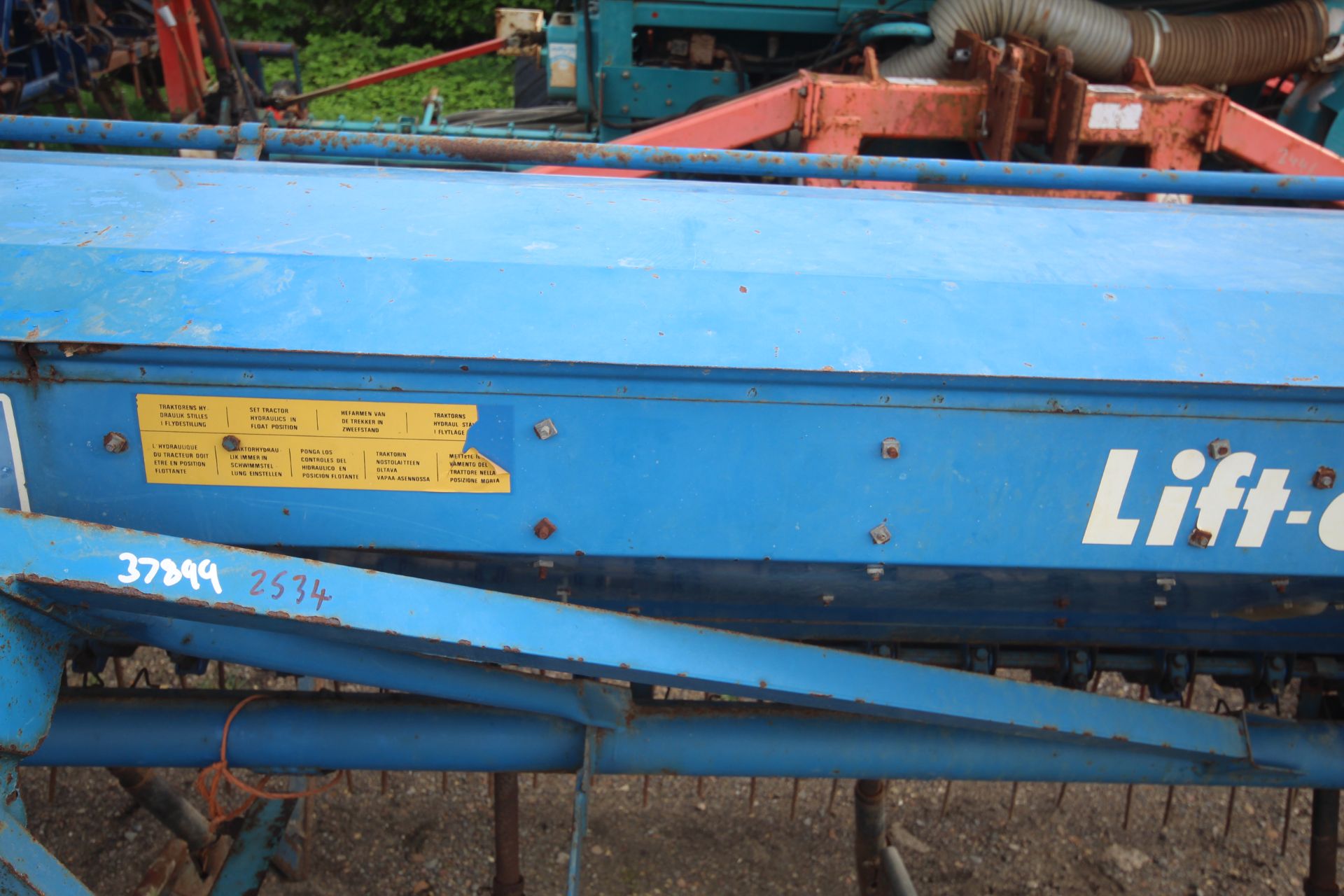 Nordsten 3m spring tine drill. Previously used for maize. Manual held. V - Image 3 of 56