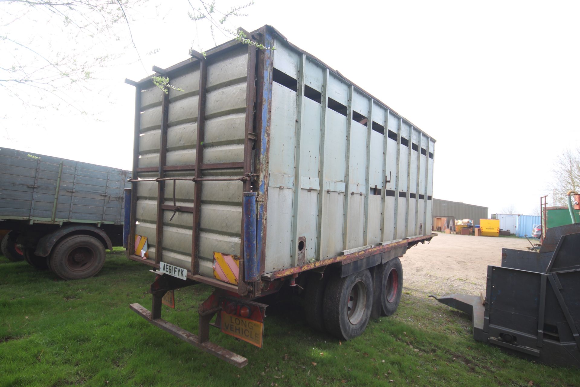 19ft 6in twin axle tractor drawn livestock trailer. Ex-lorry drag. With steel suspension and twin - Image 3 of 34