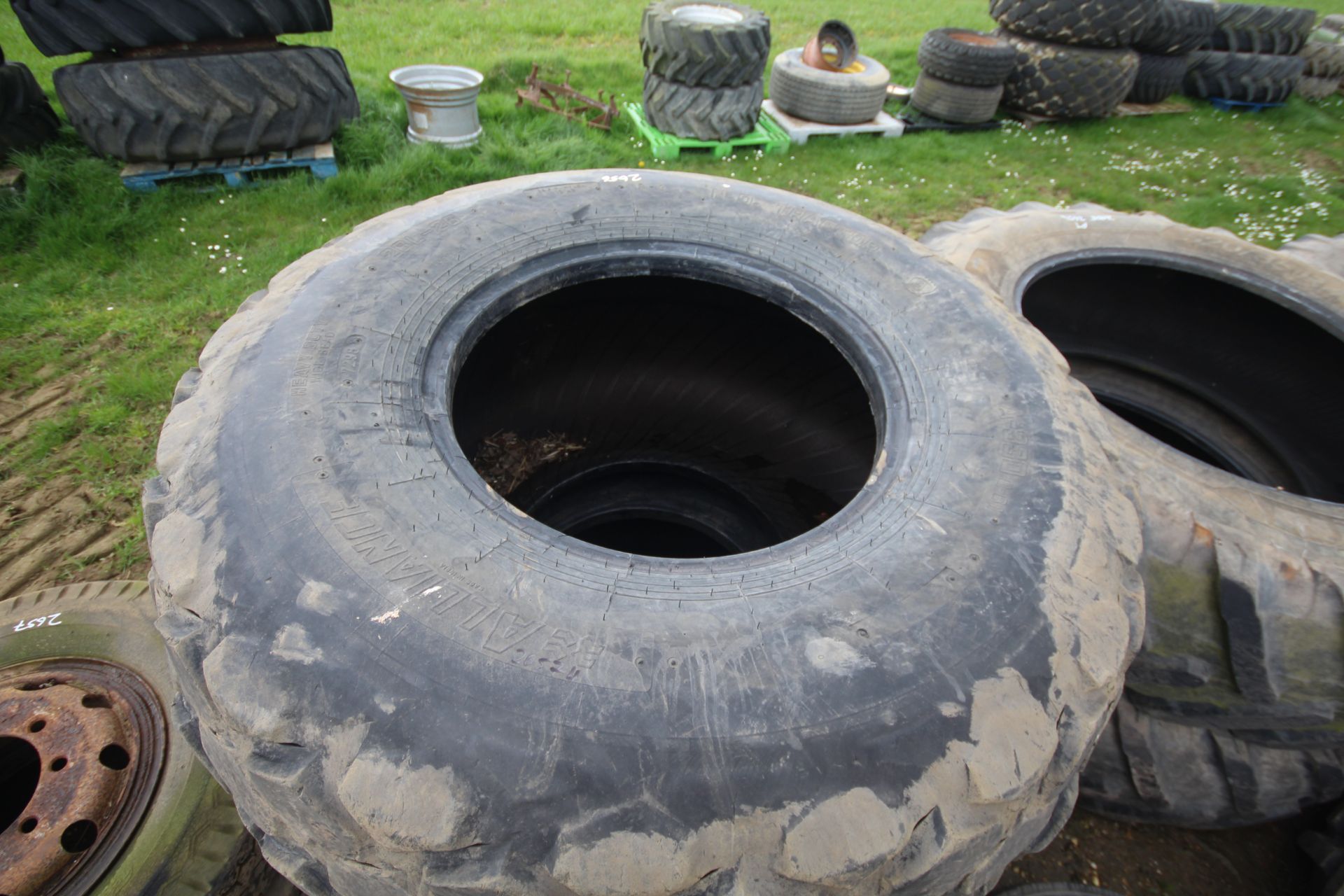Pair of 28L-26 baler tyres. V - Image 3 of 4