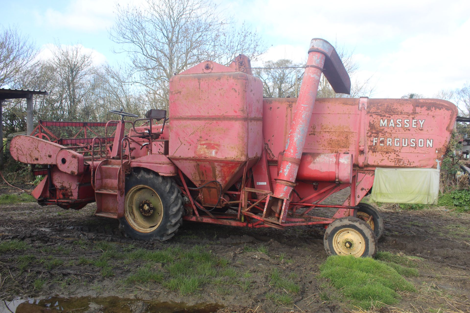 Massey Ferguson 788 8ft cut combine. Registration EBJ 851C (no paperwork). 12.4/11-28 front wheels - Image 2 of 53