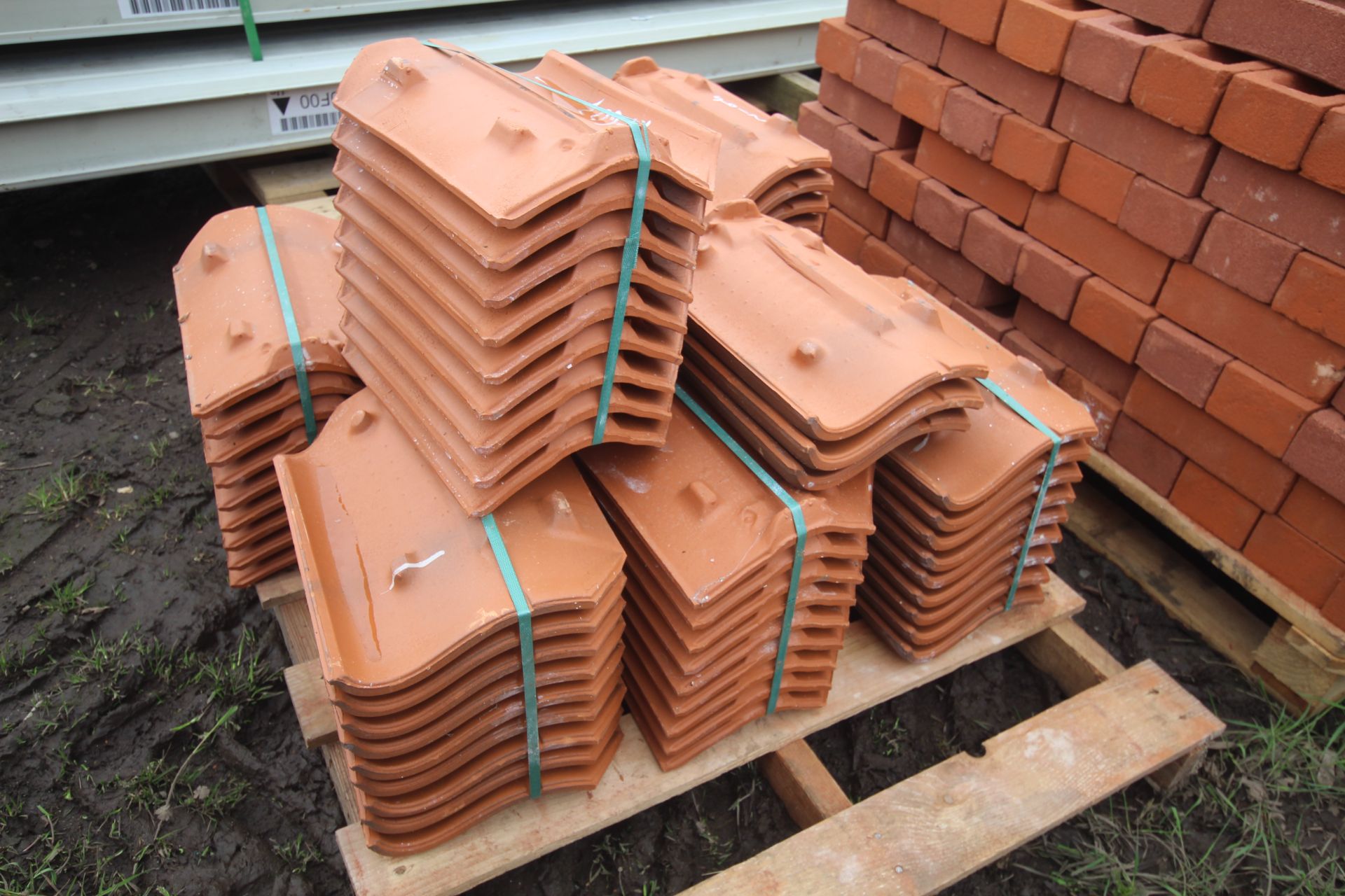 Pallet of roofing tiles. - Image 2 of 2