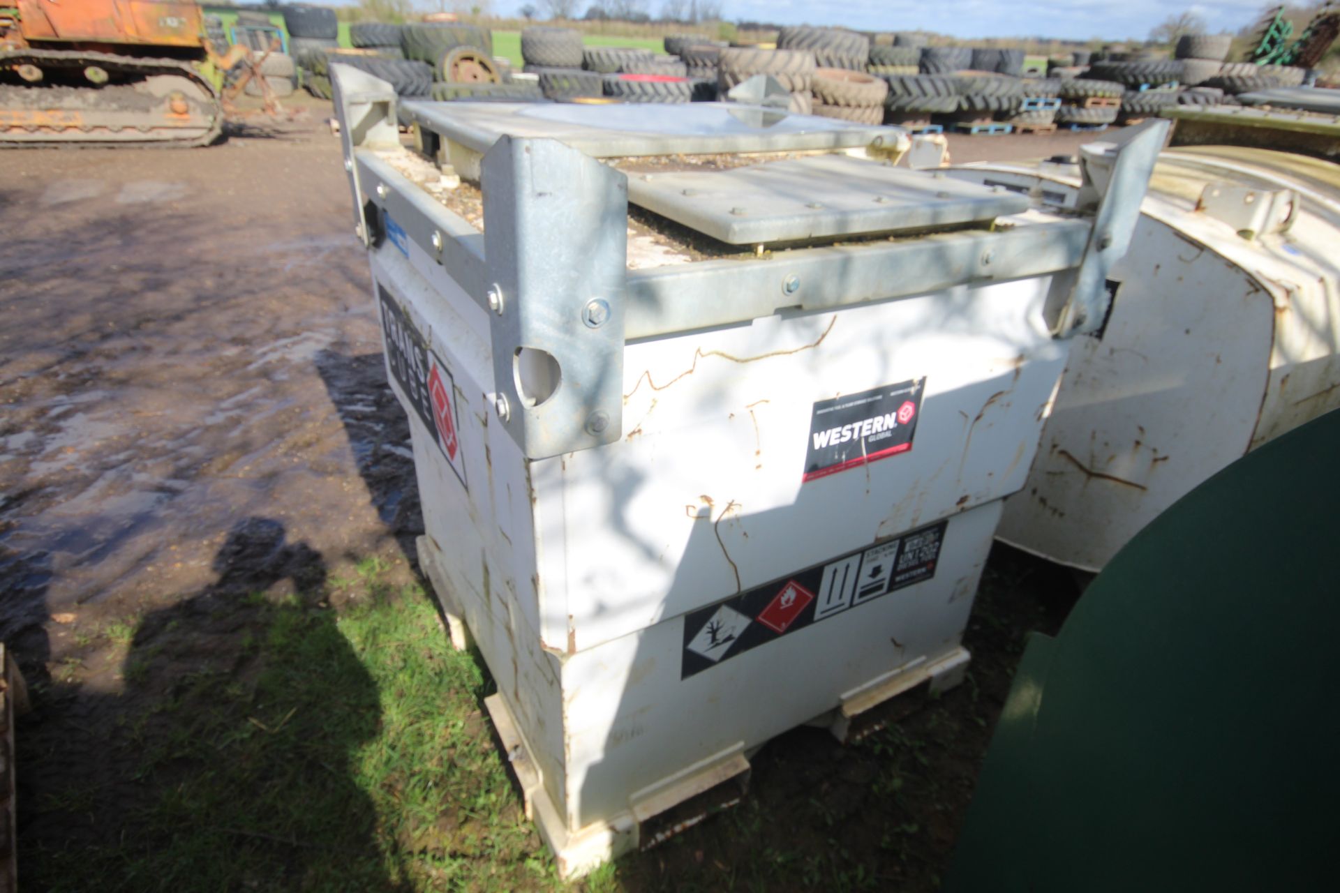 Western 949L bunded fuel cube. 2018. With manual pump. For sale on behalf of the Directors, - Image 3 of 10