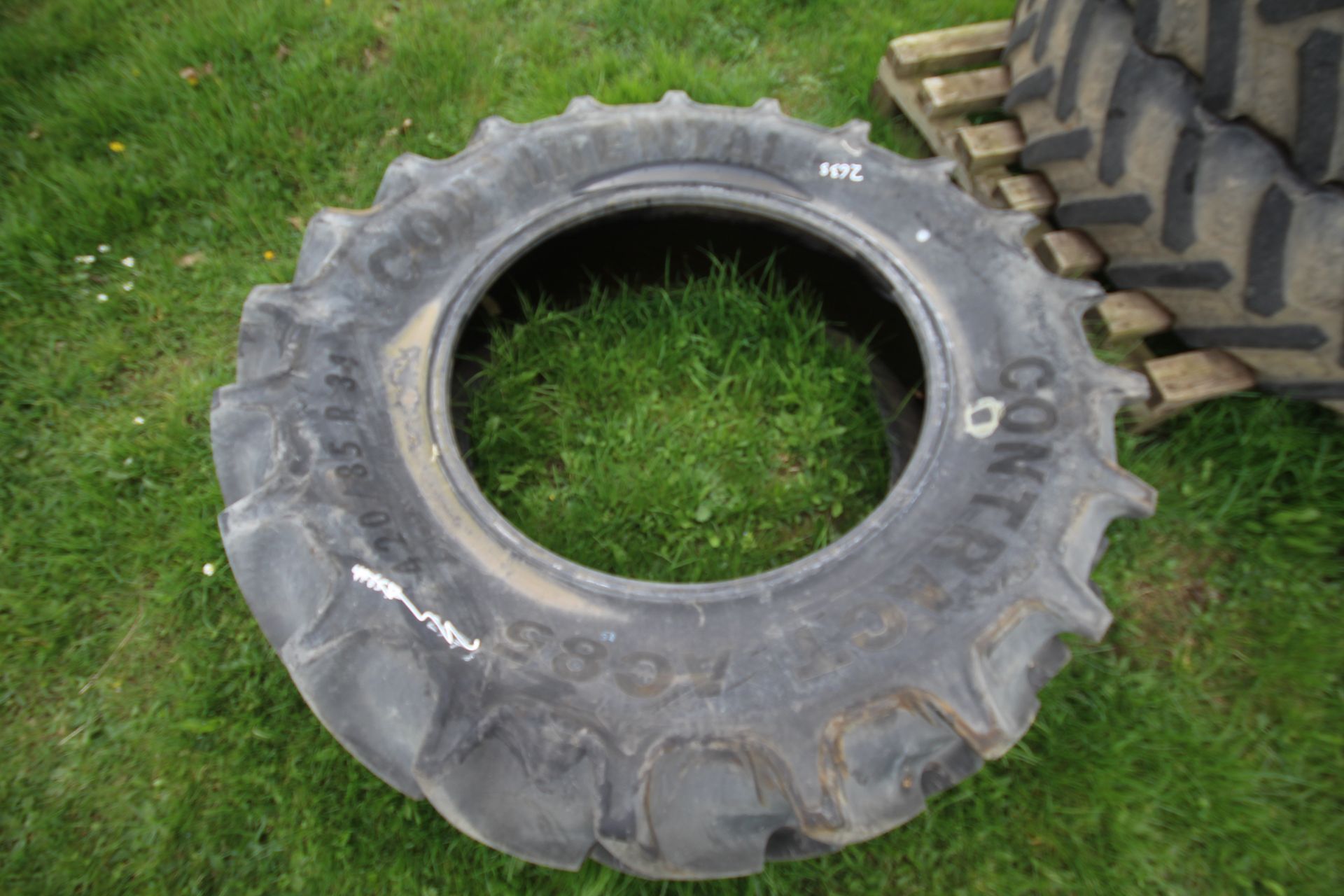 420/85R34 tyre. - Image 3 of 4