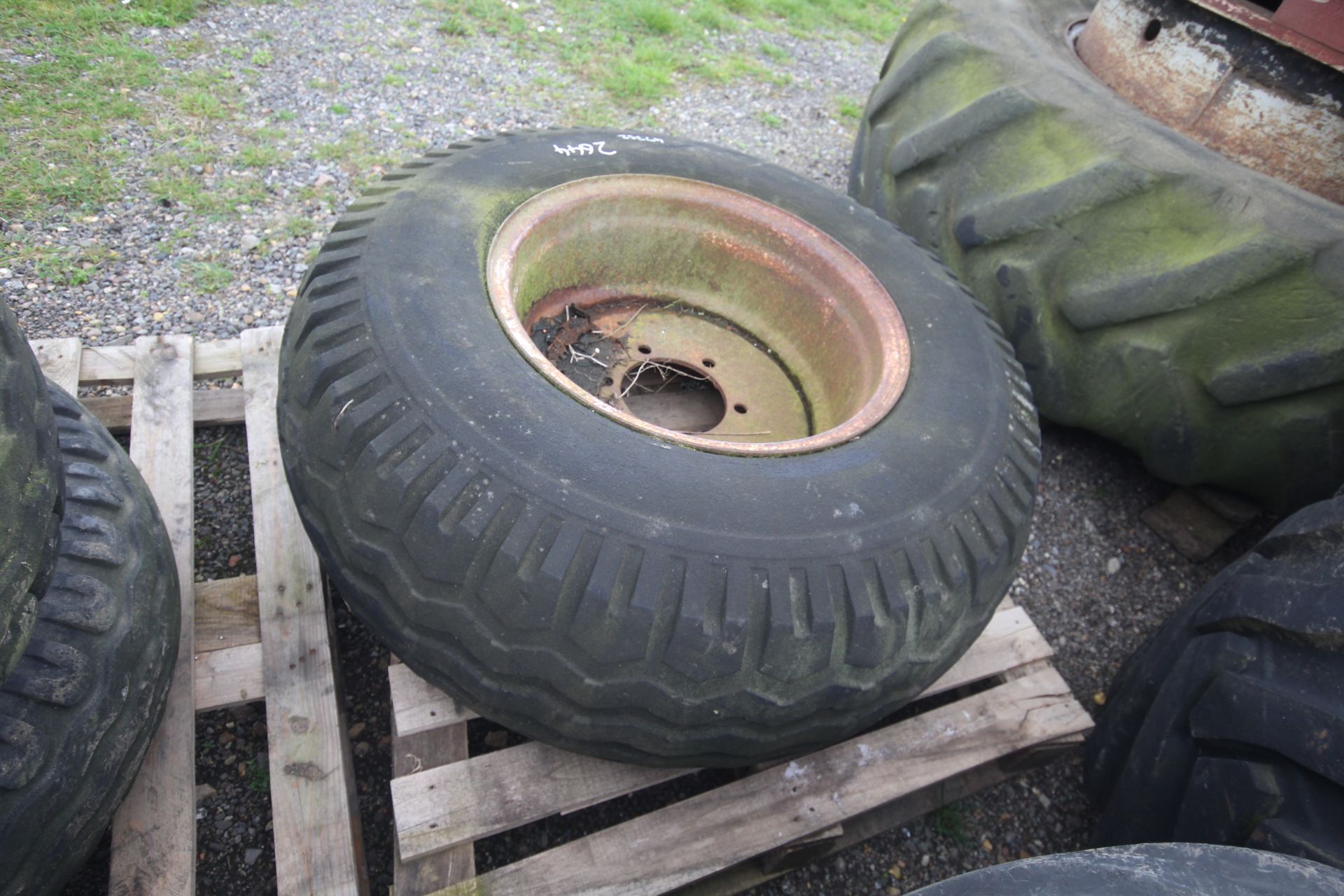 Trailer wheel and tyre. V - Image 2 of 3