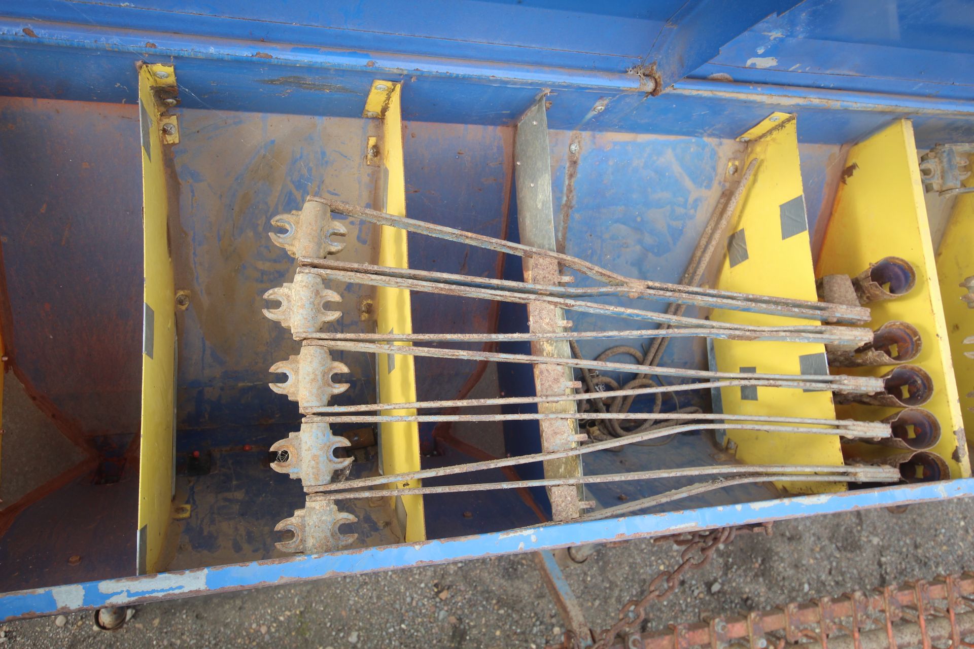 Nordsten 3m spring tine drill. Previously used for maize. Manual held. V - Image 11 of 56