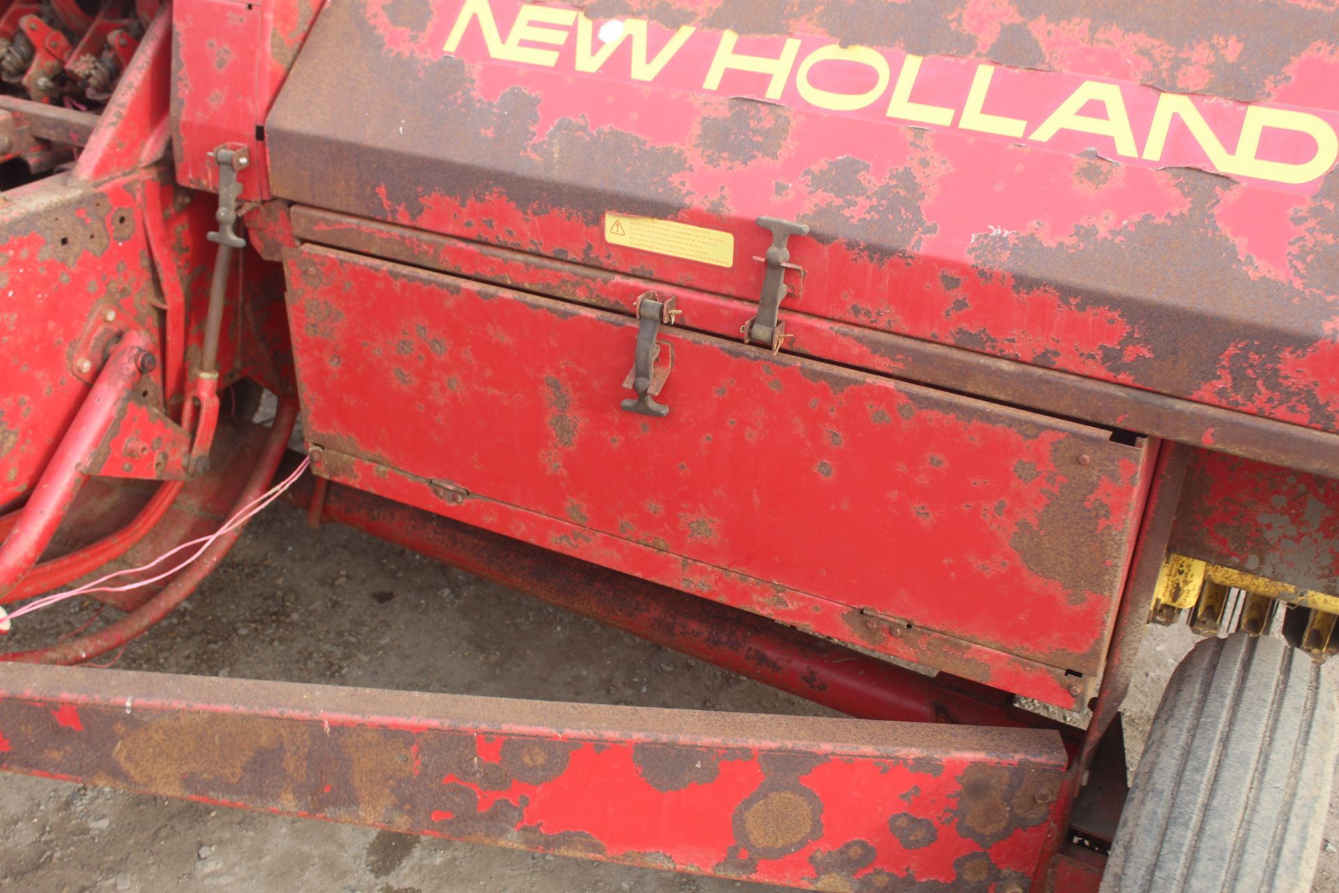 New Holland 376 conventional baler. From a Local Deceased Estate. Manual held. - Image 12 of 22