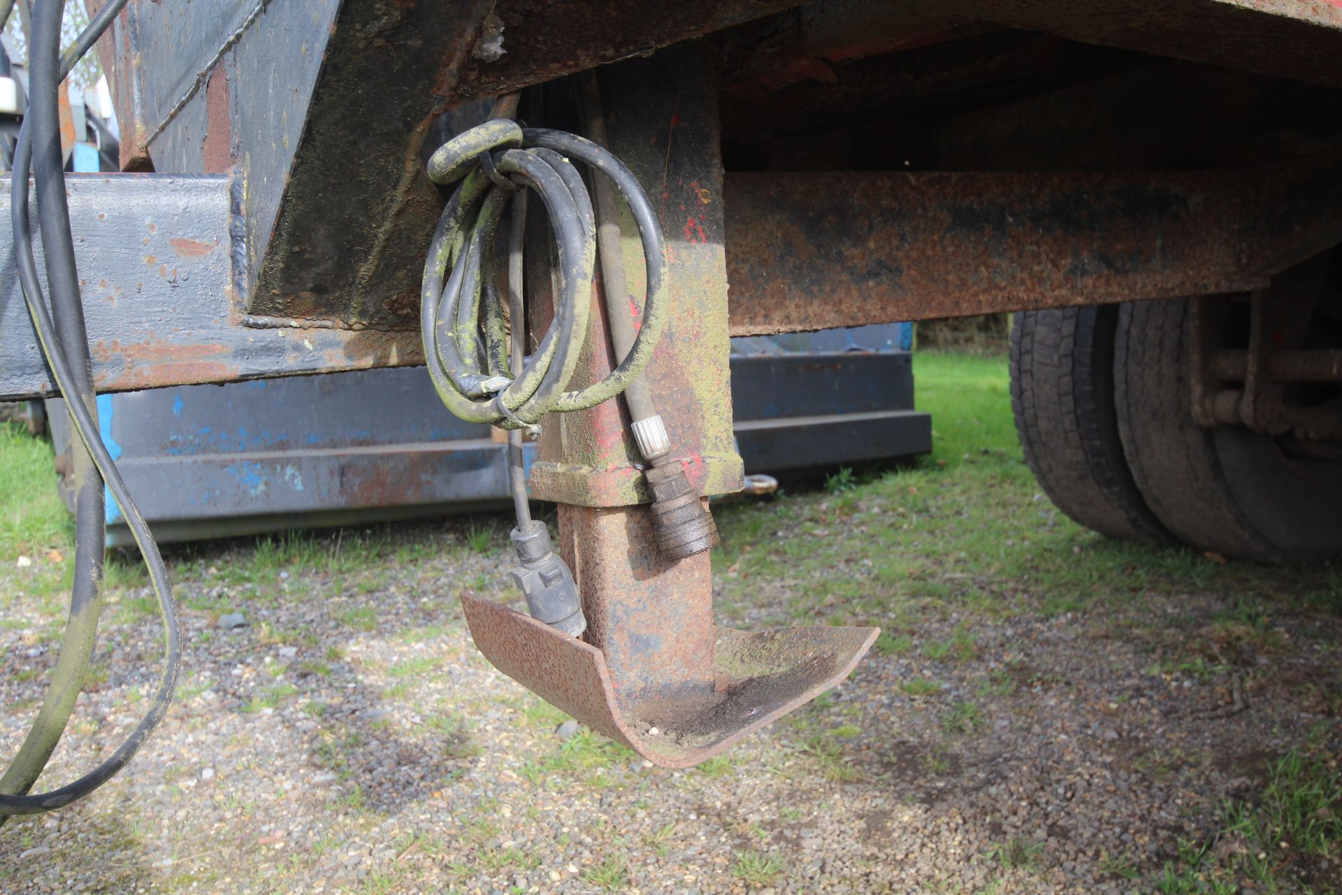 19ft 6in twin axle tractor drawn livestock trailer. Ex-lorry drag. With steel suspension and twin - Image 9 of 34