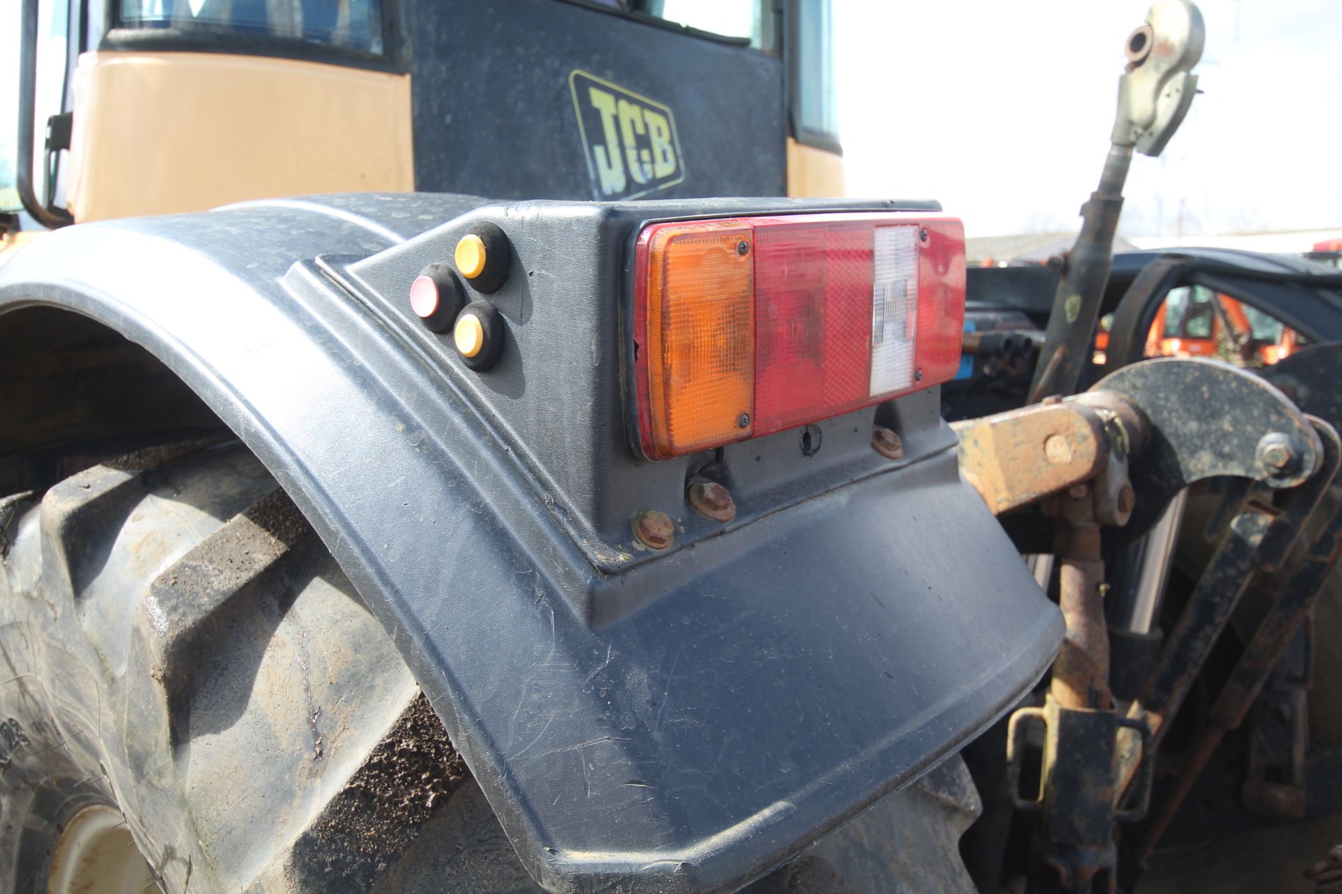 JCB Fastrac 3185 Autoshift 4WD tractor. Registration X642 AHT. Date of first registration 04/09/ - Image 26 of 71