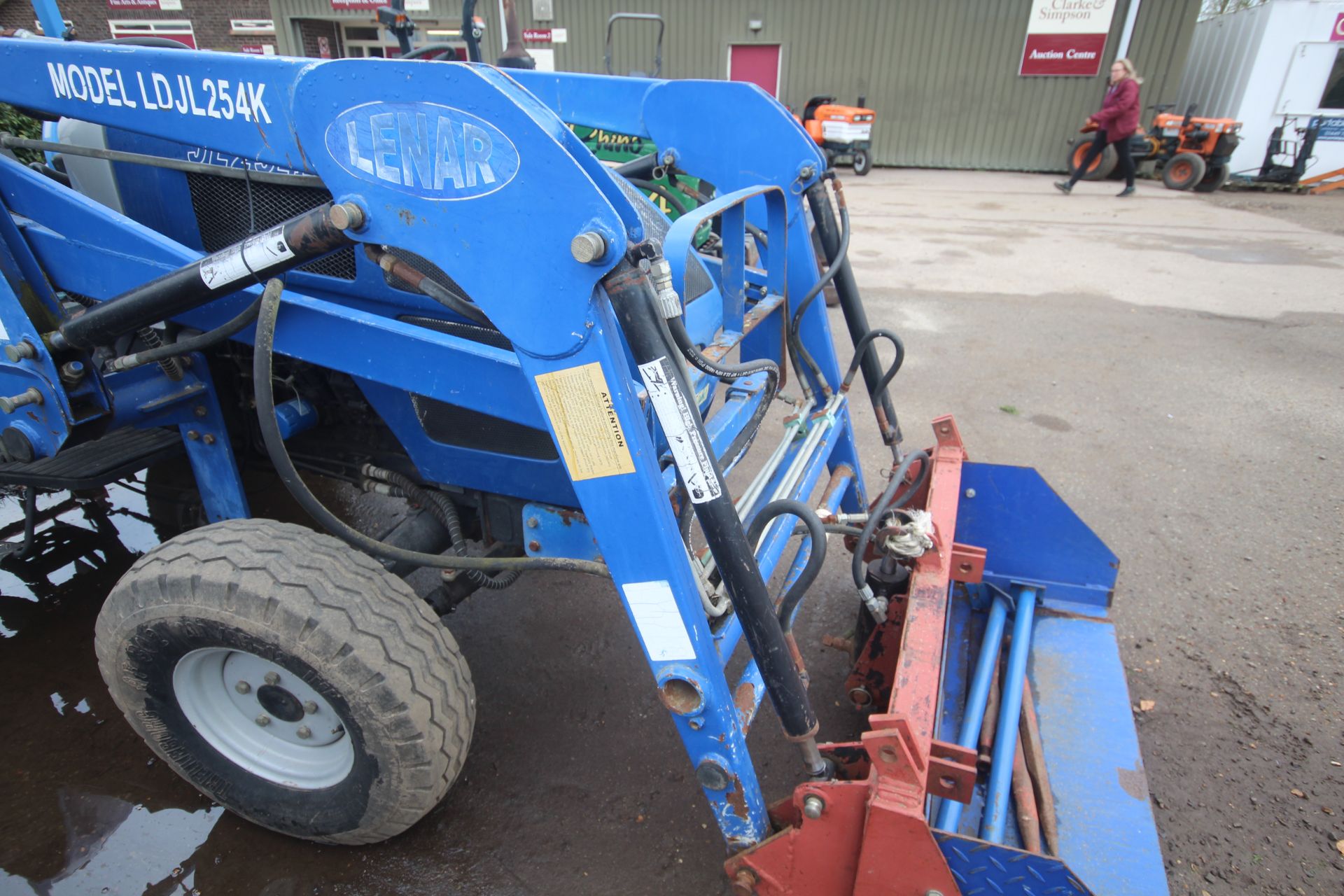 Lenar JL254 II 4WD compact tractor. Turf wheels and tyres. Lenar LDJL245K power loader. With - Bild 33 aus 39