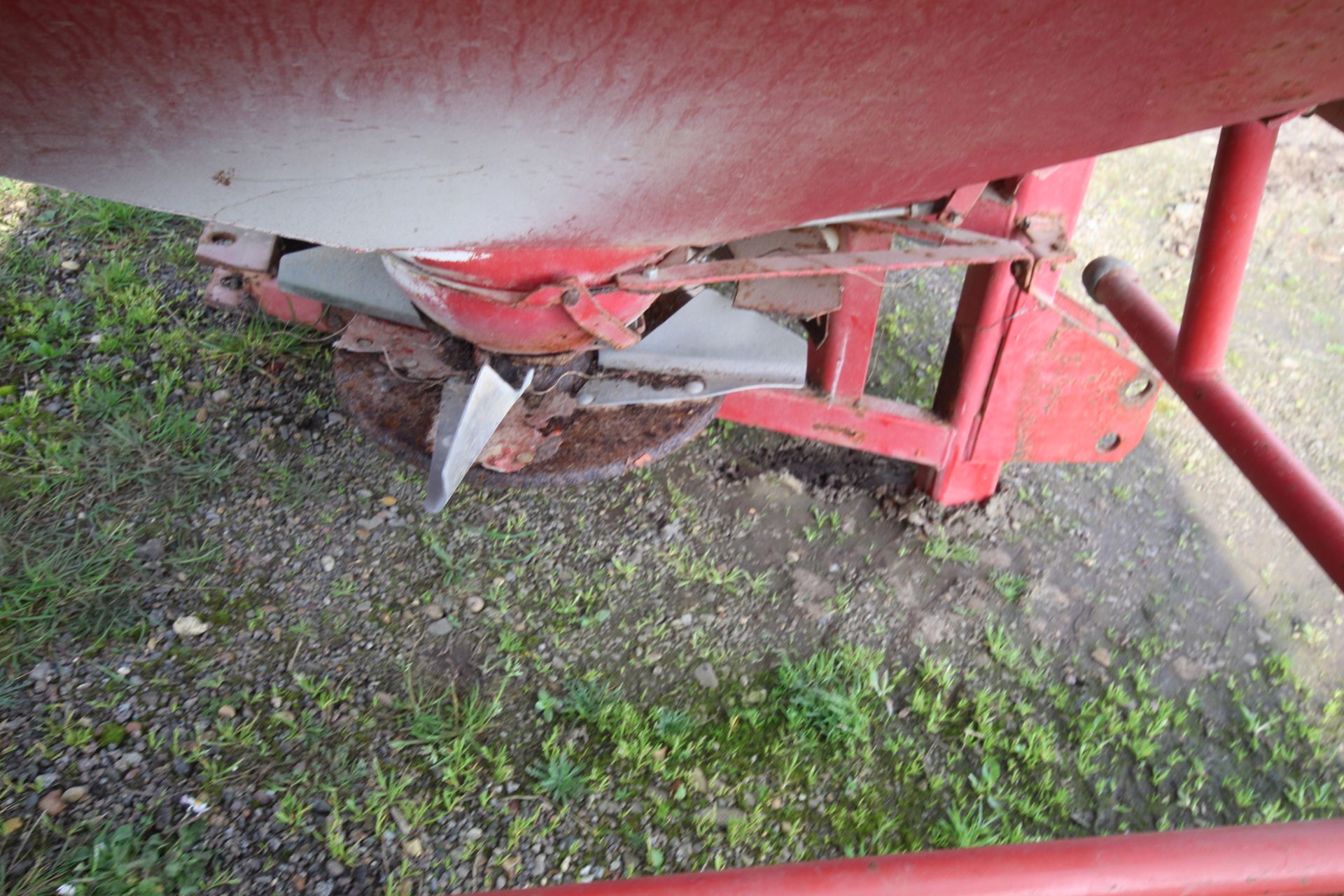 Lely Superbowl 24 twin disc fertiliser spreader. V - Image 10 of 12