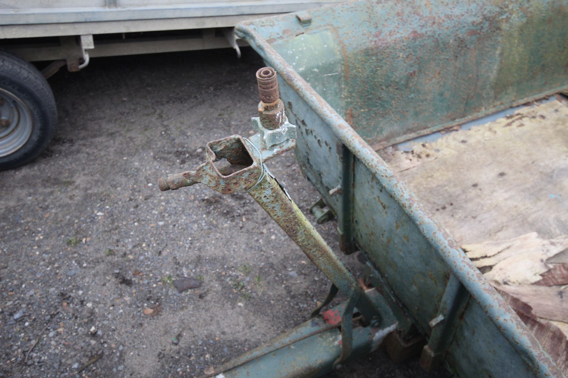 Ferguson LJEA-40 30cwt tipping trailer. Badged. Serial number 1371. For restoration. - Image 3 of 16