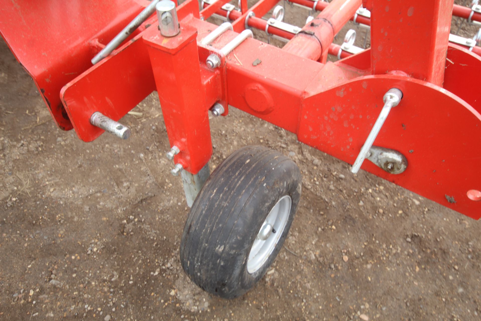 Jarmet 6m hydraulic folding grass harrow. - Image 6 of 16