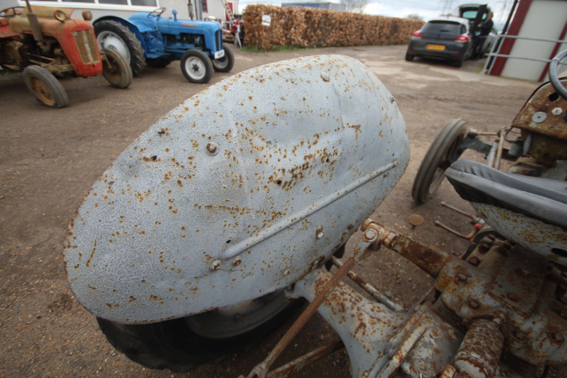 Ferguson TED 20 Petrol/ TVO 2WD tractor. 1953. Serial number 201176. Key held. V - Bild 23 aus 45