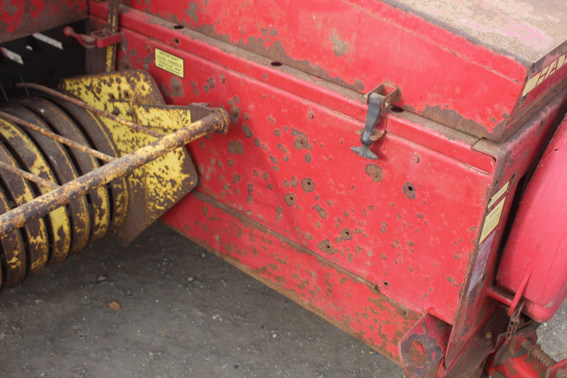 New Holland 376 conventional baler. From a Local Deceased Estate. Manual held. - Image 4 of 22