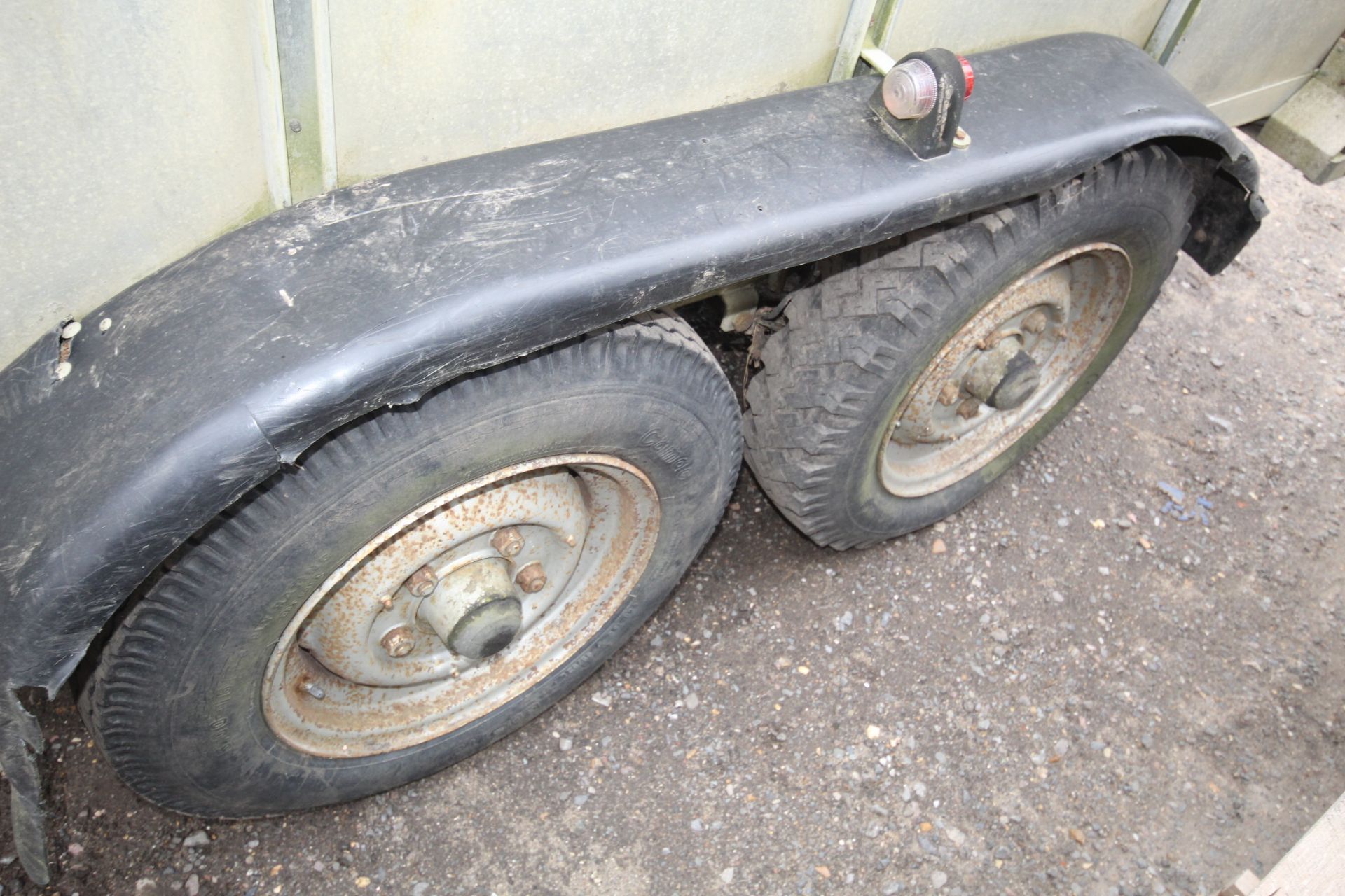 Ifor Williams 10ft twin axle livestock trailer. - Image 14 of 42