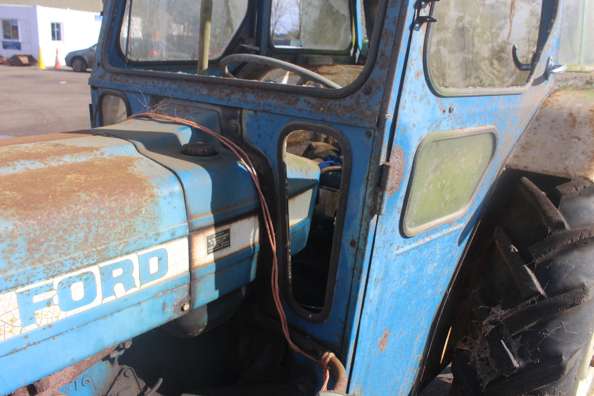 Ford 4600 2WD tractor. Registration MPV 963P. Date of first registration 01/03/1976. Serial number - Image 12 of 42