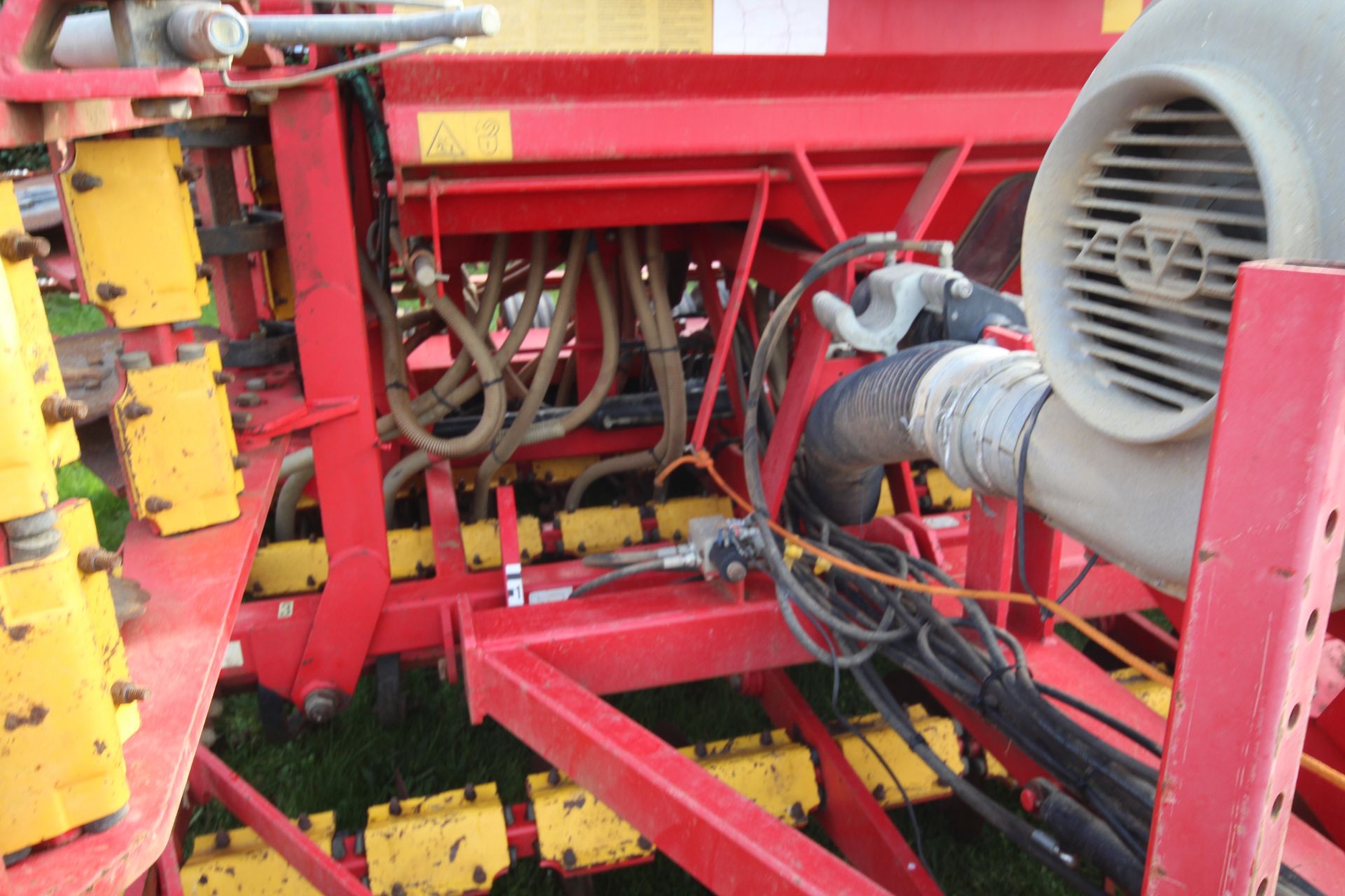 Vaderstad Rapid 400F 4m System Disc drill. With smooth tyre packer, front packer and spares. Control - Image 41 of 56