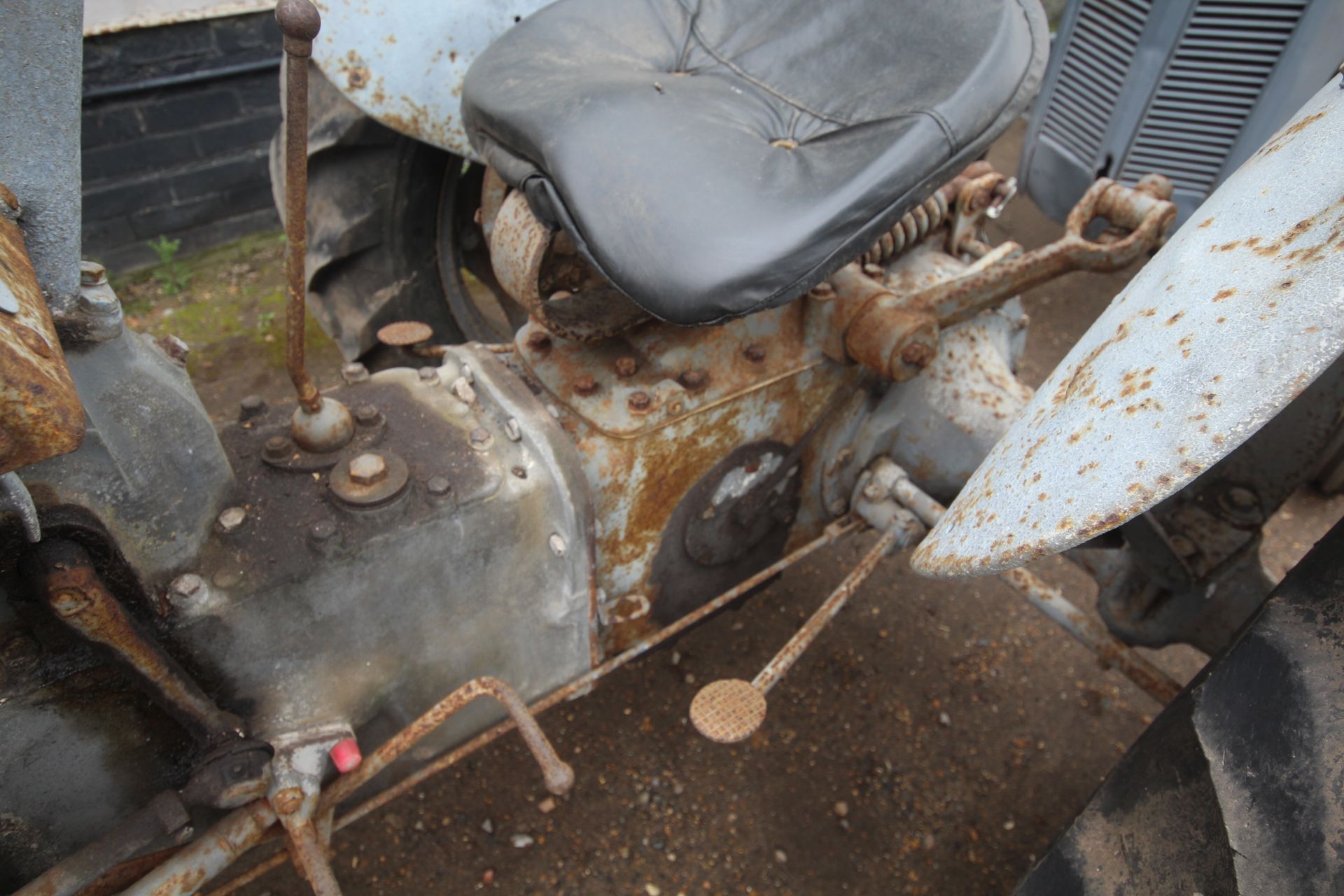 Ferguson TED 20 Petrol/ TVO 2WD tractor. 1953. Serial number 201176. Key held. V - Bild 12 aus 45