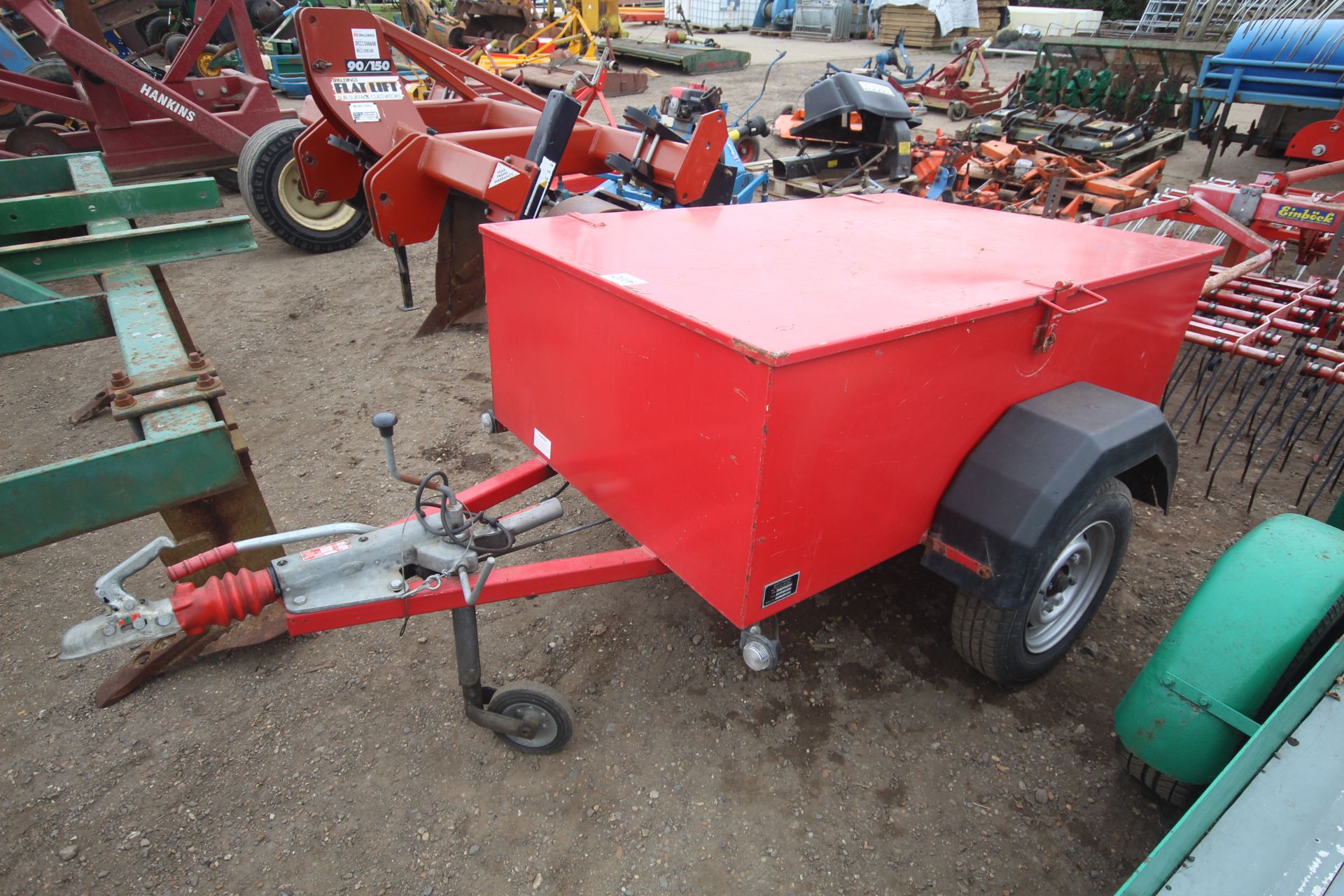 Scott Trailers single axle double skin chemical trailer. With lockable lid and unused spare wheel.