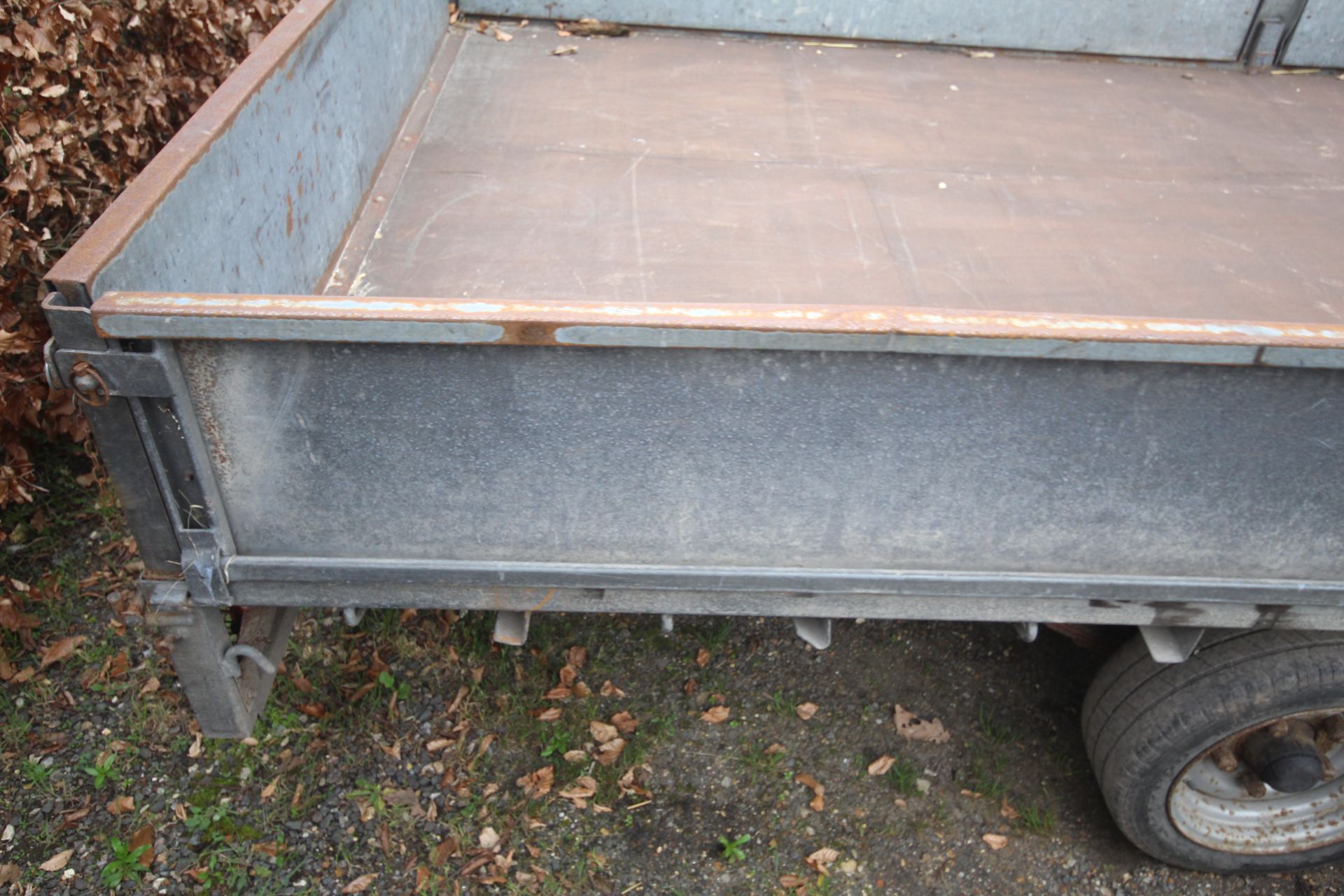 Ifor Williams 14ft twin axle flat bed trailer. With manual crane, sides and recent new floor. Key - Image 18 of 39