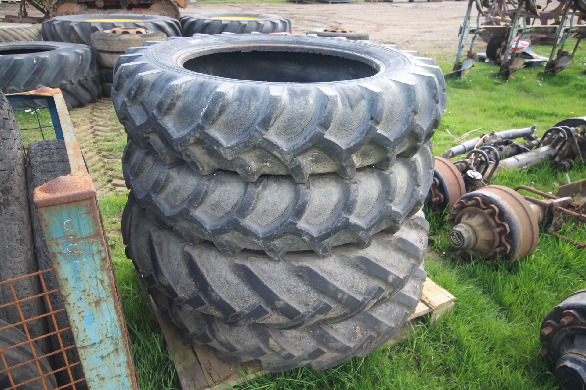 **CATALOGUE CHANGE** 2x 10x28 and 2x 12x28 tyres. - Image 2 of 3