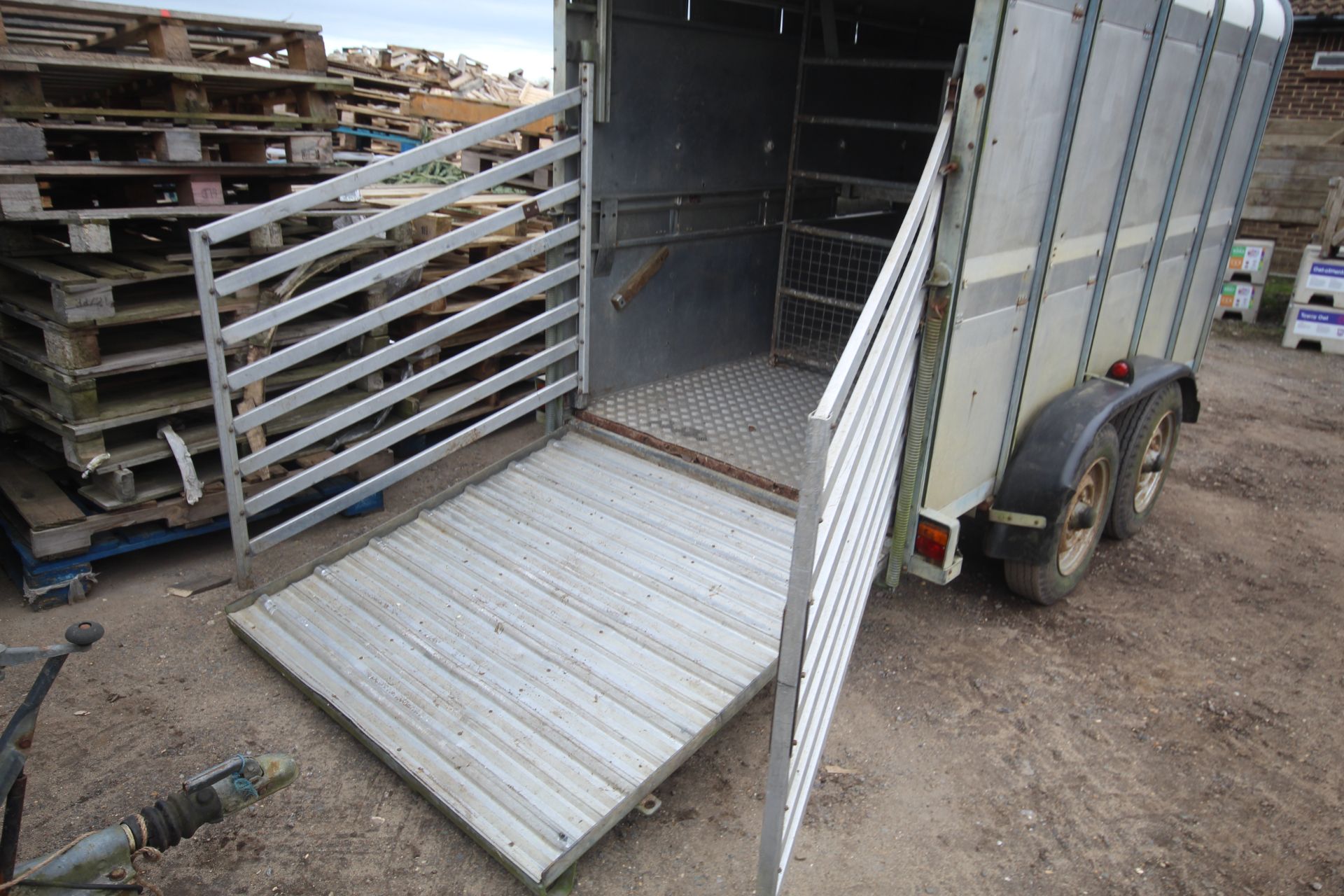 Ifor Williams 10ft twin axle livestock trailer. - Bild 25 aus 42