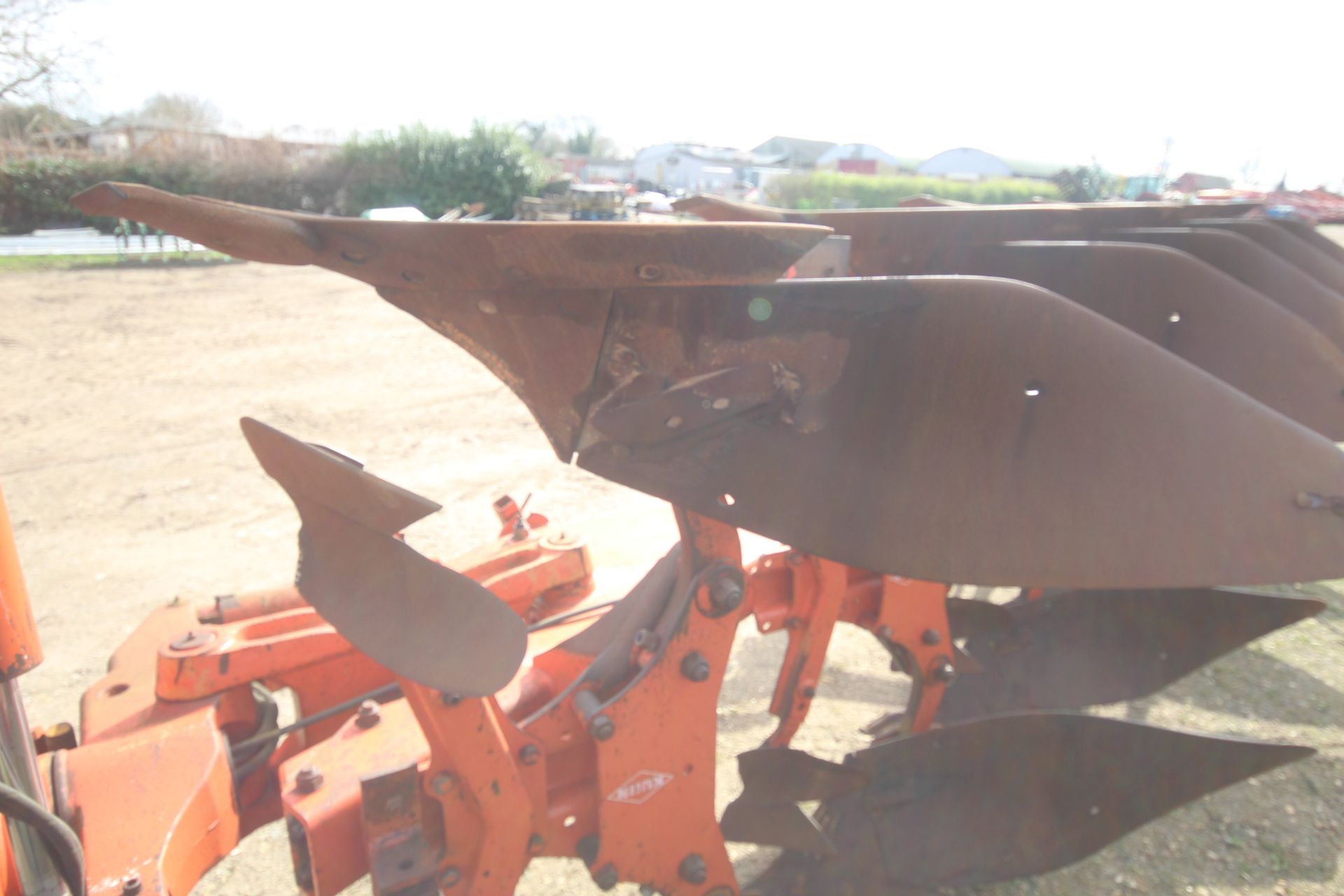 Kuhn Multimaster 121 4+1F reversible plough. Type M121 5ET. Serial number H1985. May 2002. Manual - Bild 8 aus 26