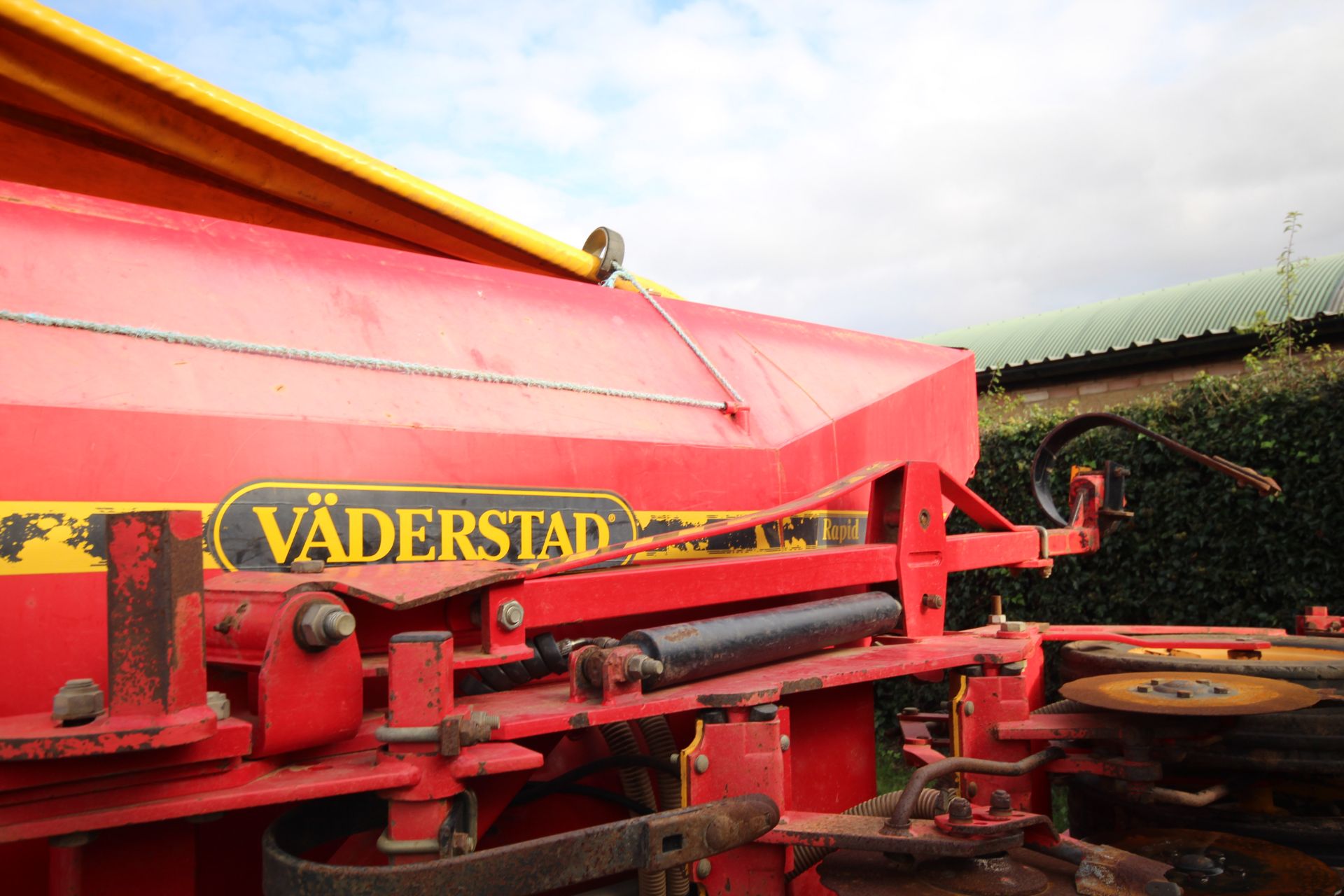 Vaderstad Rapid 400F 4m System Disc drill. With smooth tyre packer, front packer and spares. Control - Image 17 of 56