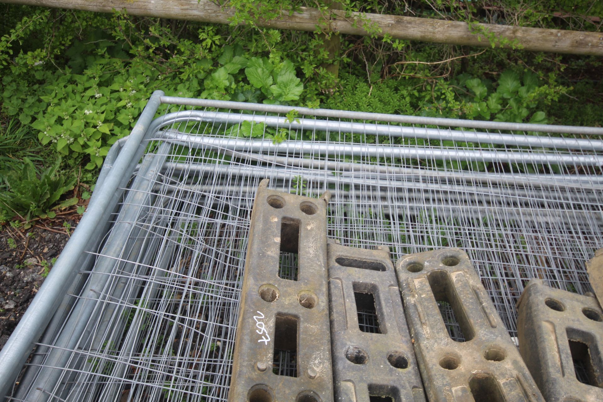 Quantity of Heras fence panels, clips and feet. - Image 3 of 8