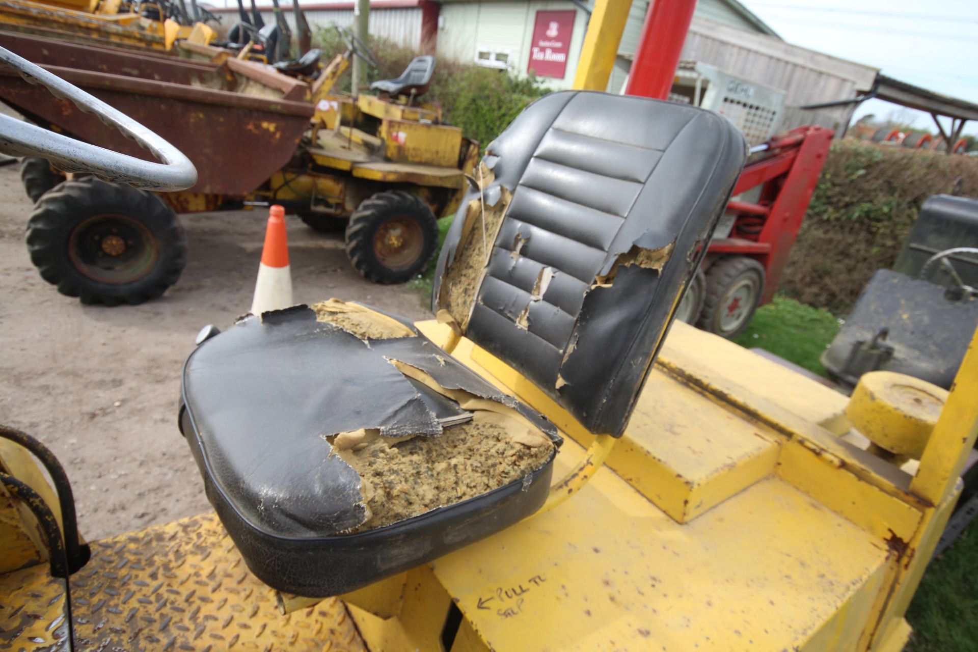 Bonser 2WD diesel forklift. Manual held. V - Image 28 of 33