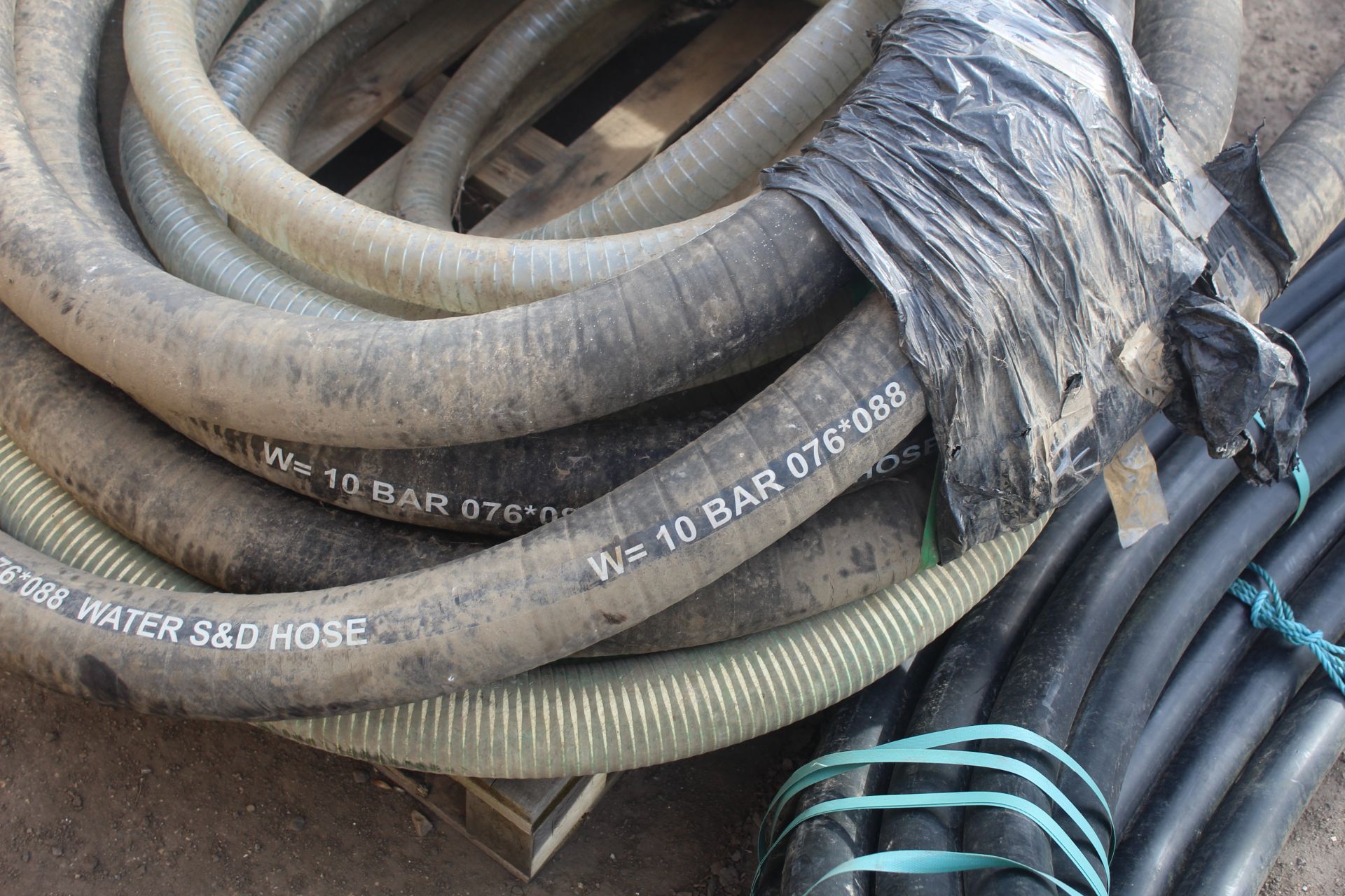 Quantity of various heavy duty hose/ water pipe. - Image 4 of 5