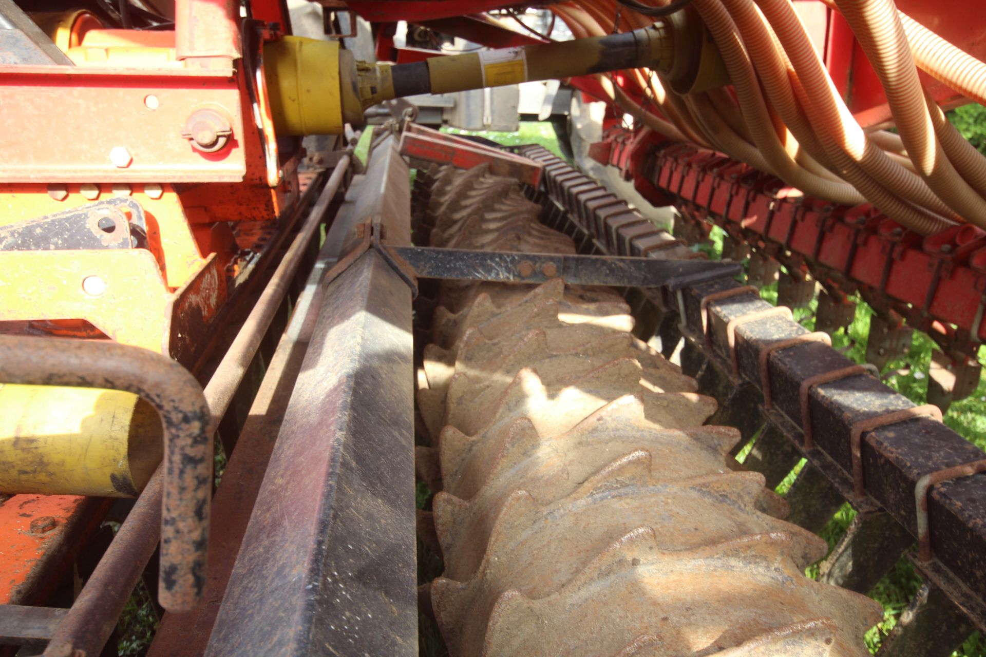 Maschio 4m power harrow. With packer. Piggybacked with Vicon LZ505 Suffolk coulter drill. 1995. With - Image 9 of 52