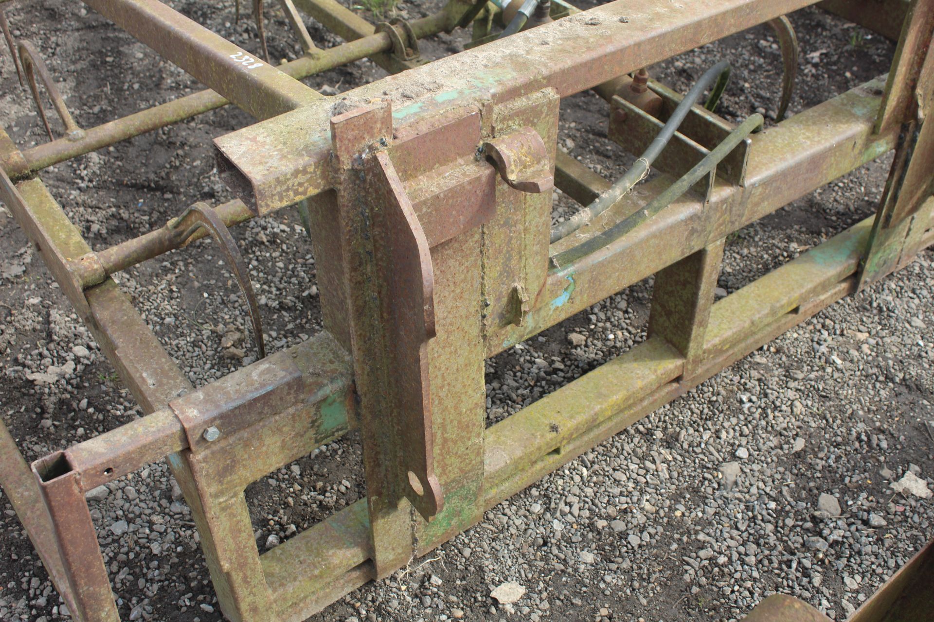 Cook flat 8 bale grab. Sanderson brackets. - Image 6 of 9