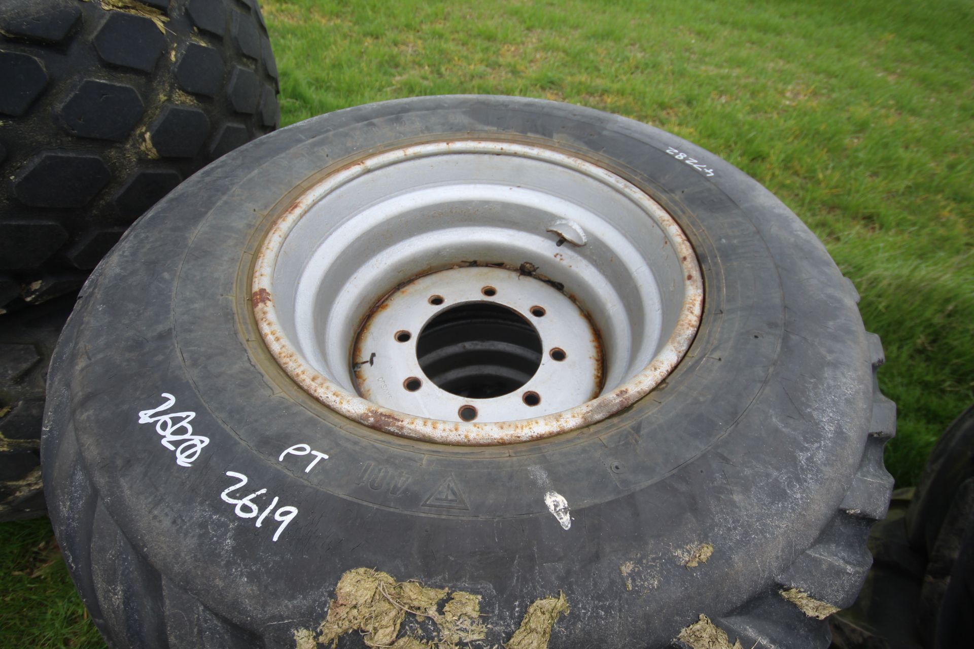 Set of turf wheels and tyres. Comprising 23.1-26 r - Image 6 of 10