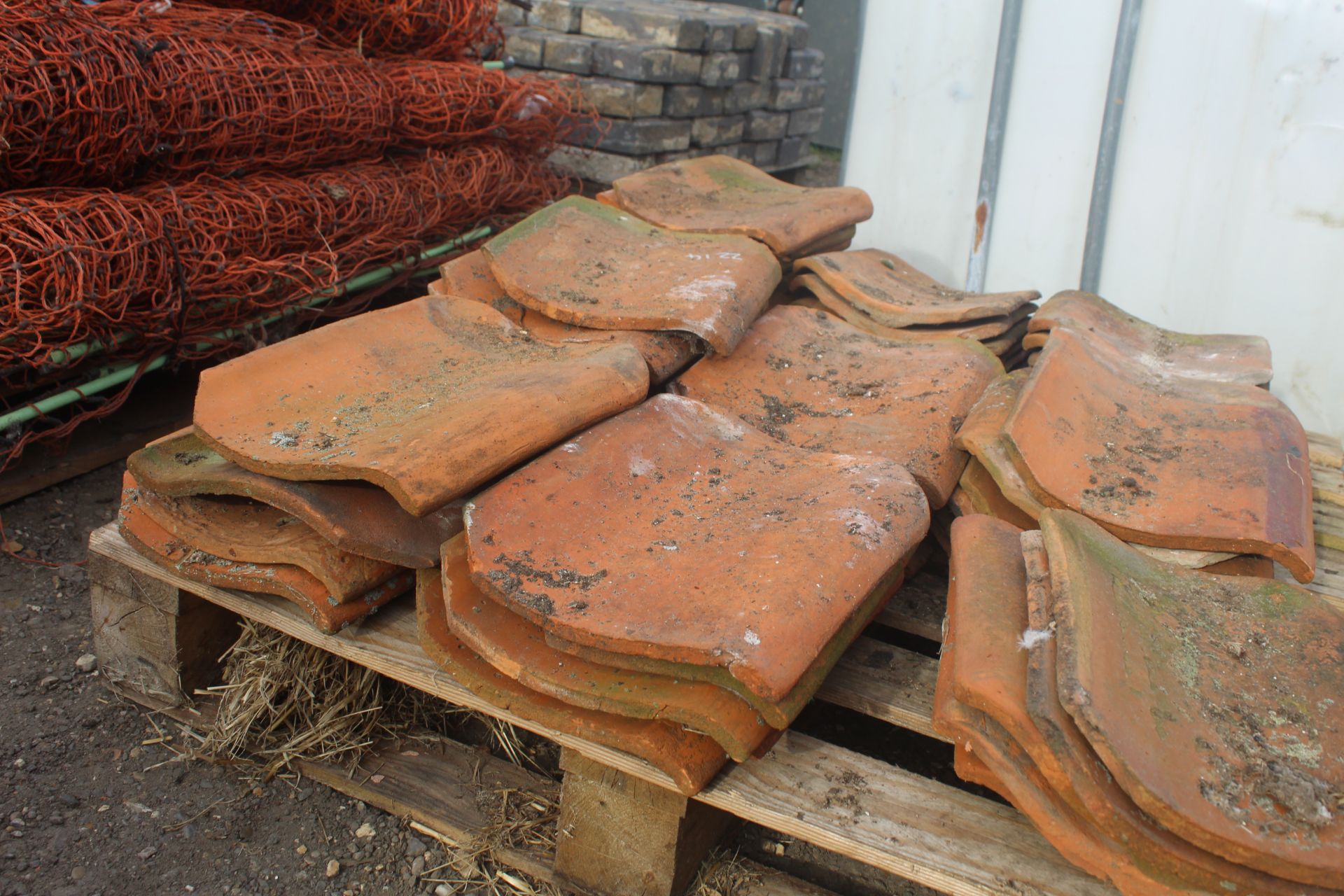 Pallet of pan tiles. - Image 2 of 2