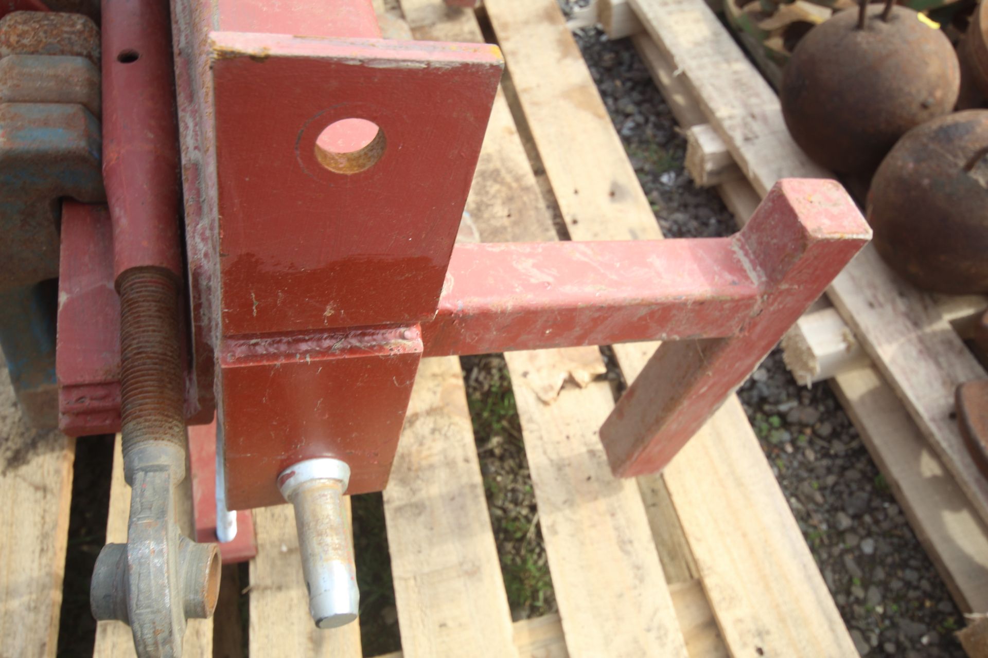 Front linkage frame and 6x Ford weights. V - Image 5 of 6