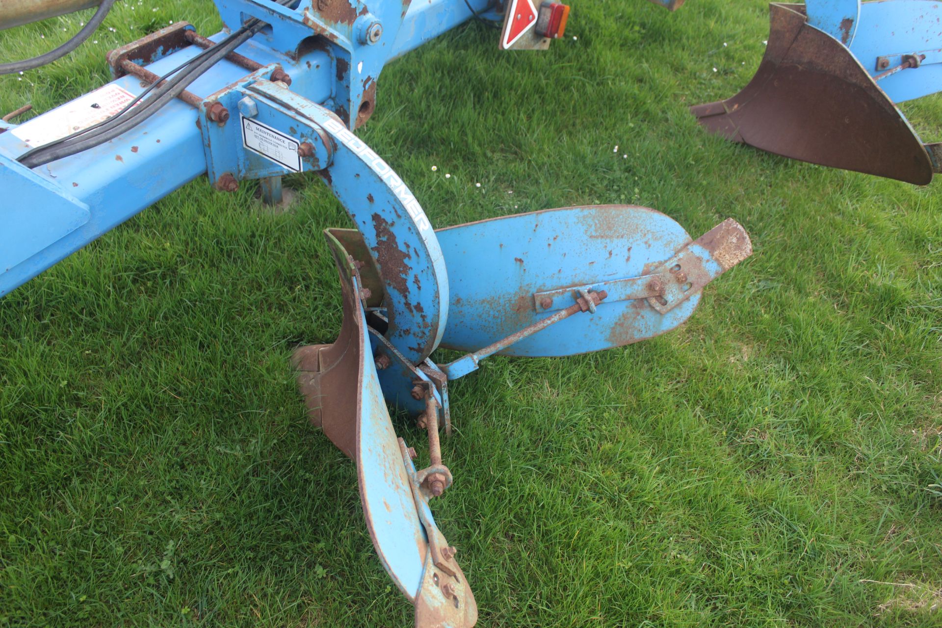 Standen hydraulic folding four row bed former. Serial number 298. 2011. With bout marker brackets - Image 21 of 36