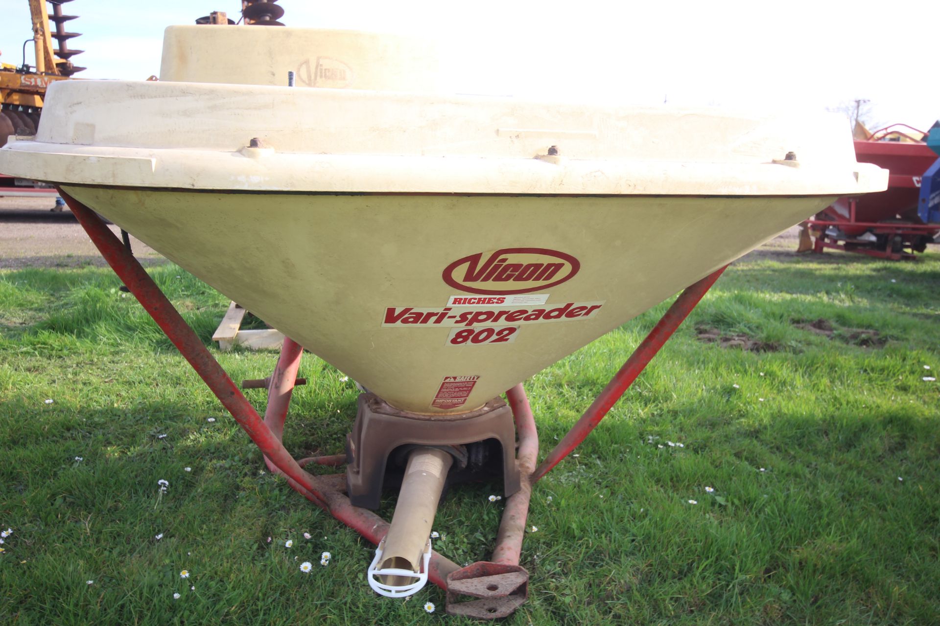 Vicon 802 Vari-Spreader. - Image 6 of 10