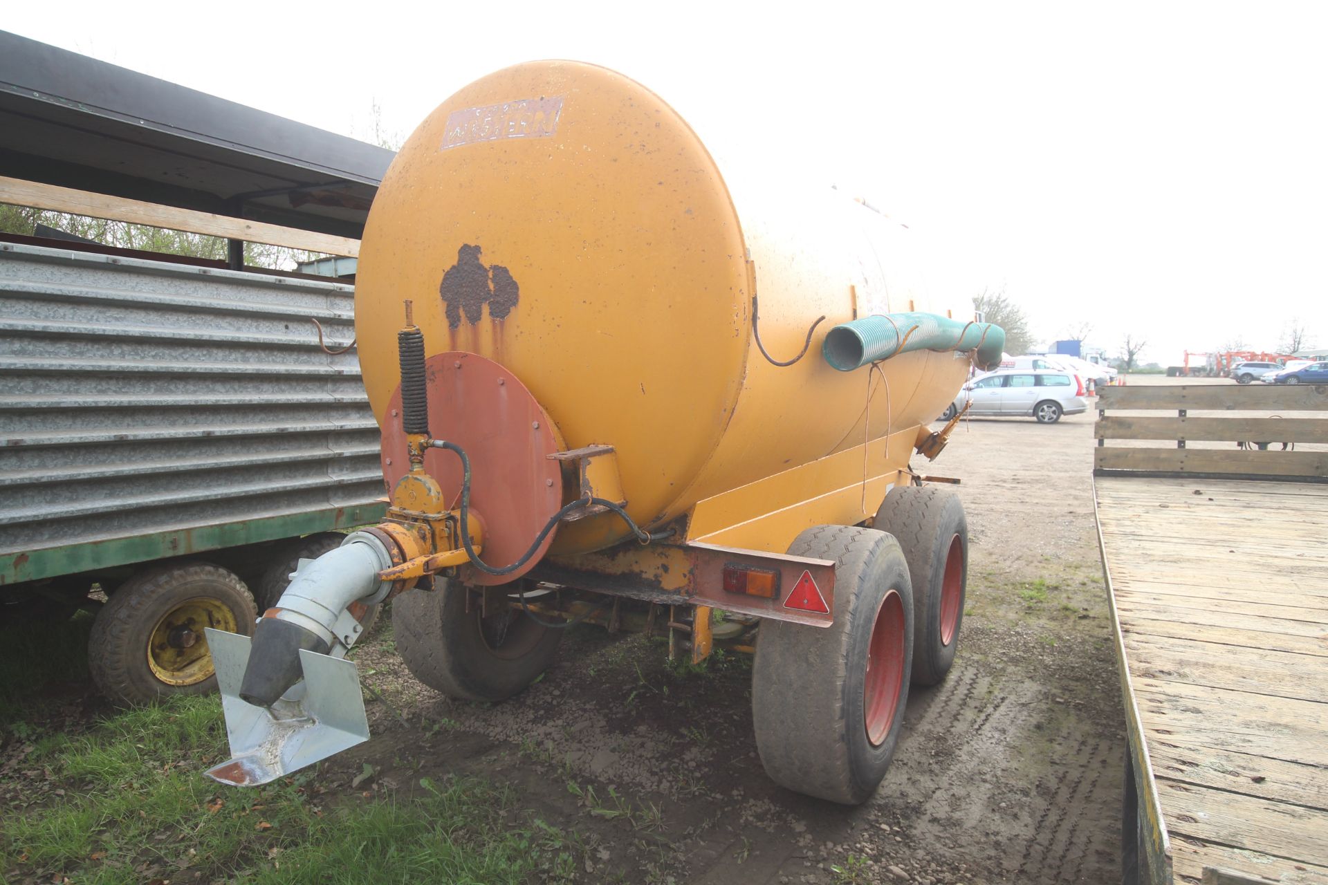 Richard Western 2,000g twin axle slurry tanker. V - Image 3 of 24