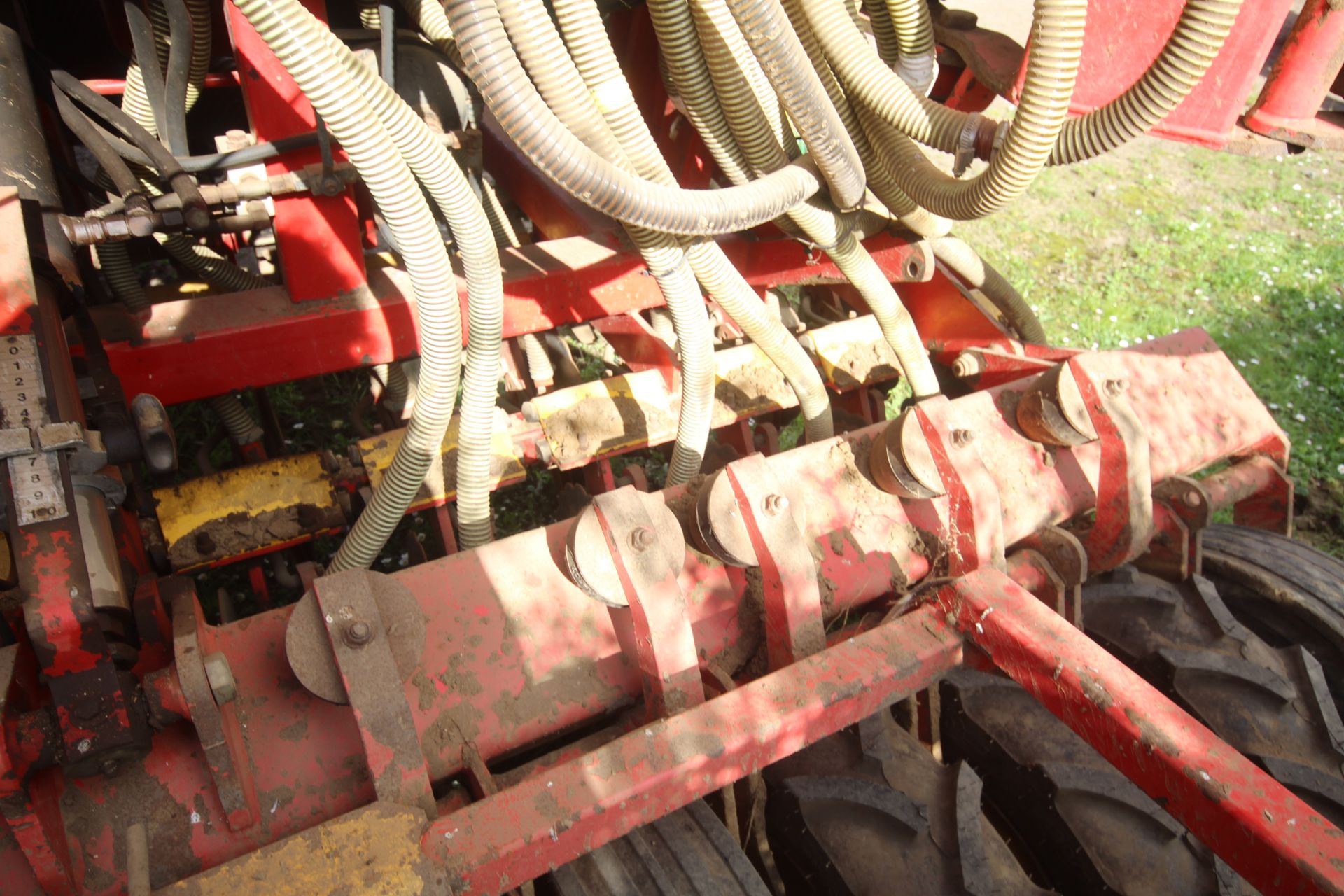 **UPDATED DESCRIPTION** Vaderstad Rapid 800F 8m disc drill. With rigid tines, levelling paddles, two - Image 32 of 60