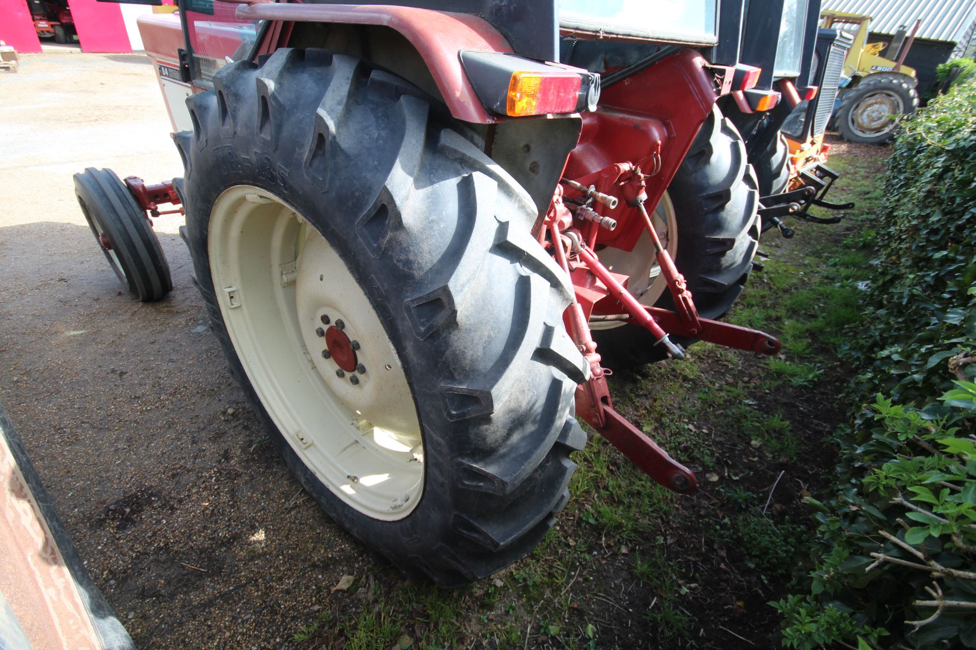 International Hydro 84 2WD tractor. Registration RGV 594W. Date of first registration 19/03/1981. - Image 5 of 62