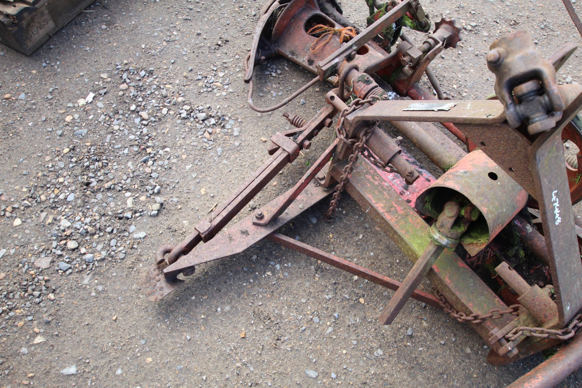 **CATALOGUE CHANGE** International B23 finger bar mower. From a Local Deceased estate. V - Image 3 of 10